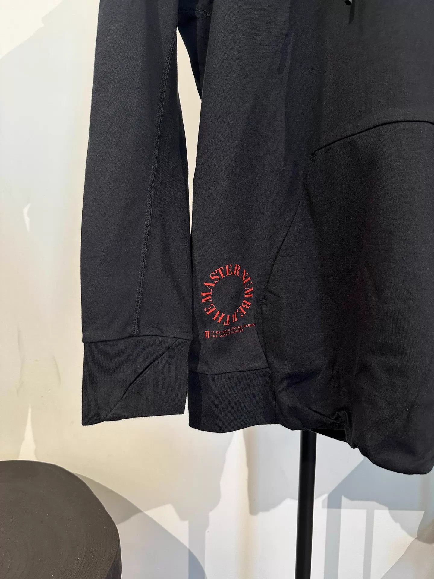 Boris Bidjan Saberi BBS 11by bbs H1B print mask hoodie BNWT L Size US L / EU 52-54 / 3 - 4 Thumbnail