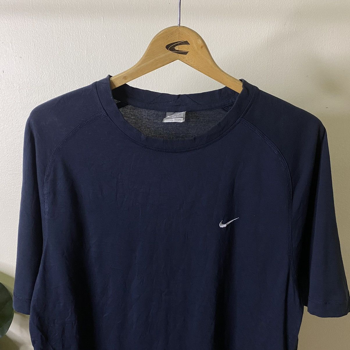 Nike Vintage Y2K Nike Essential Embroidery Small Swoosh Tee Size US L / EU 52-54 / 3 - 2 Thumbnail