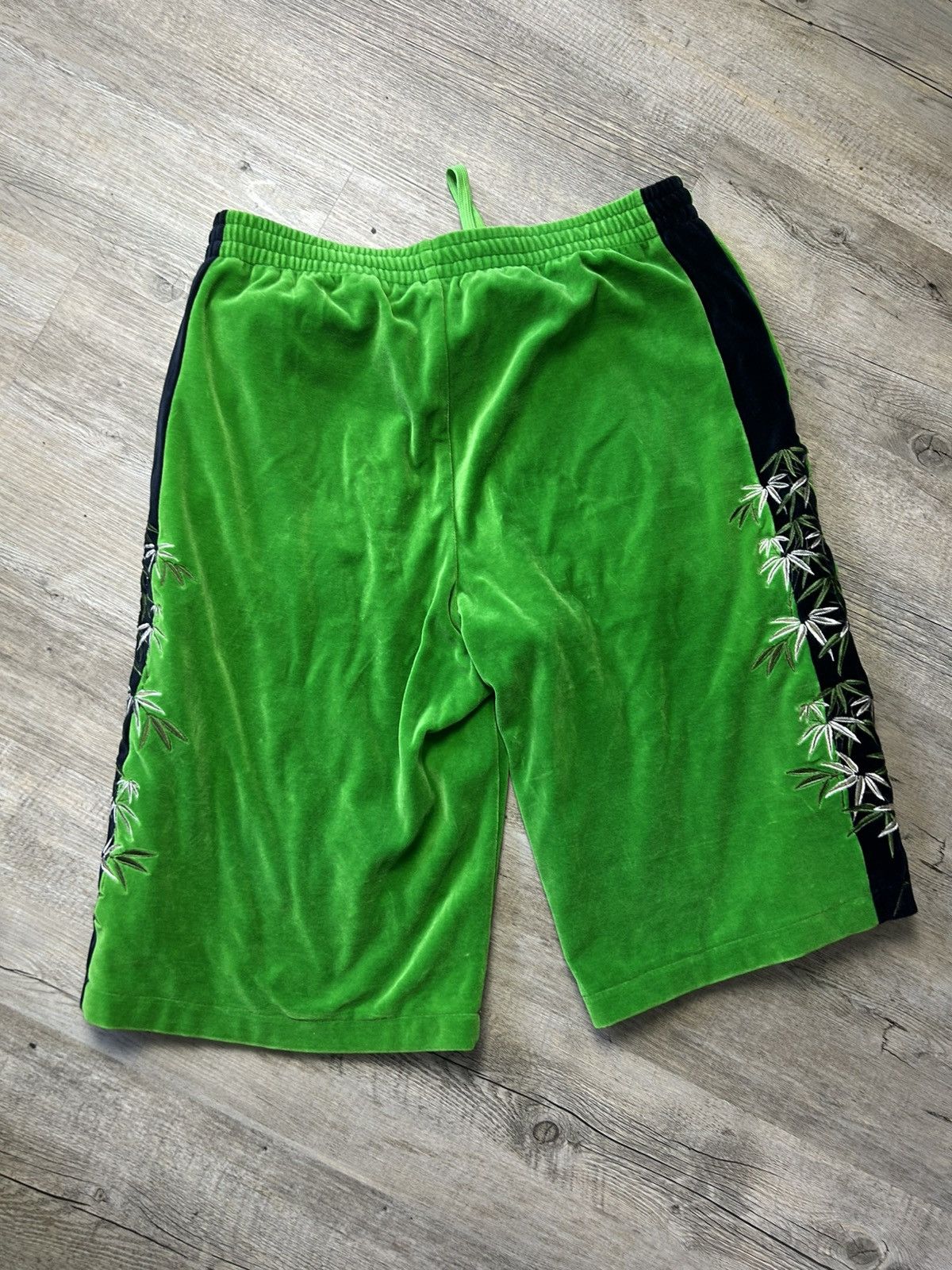 Gucci Sample runway Gucci towel apple green velour shorts Size US 30 / EU 46 - 5 Thumbnail