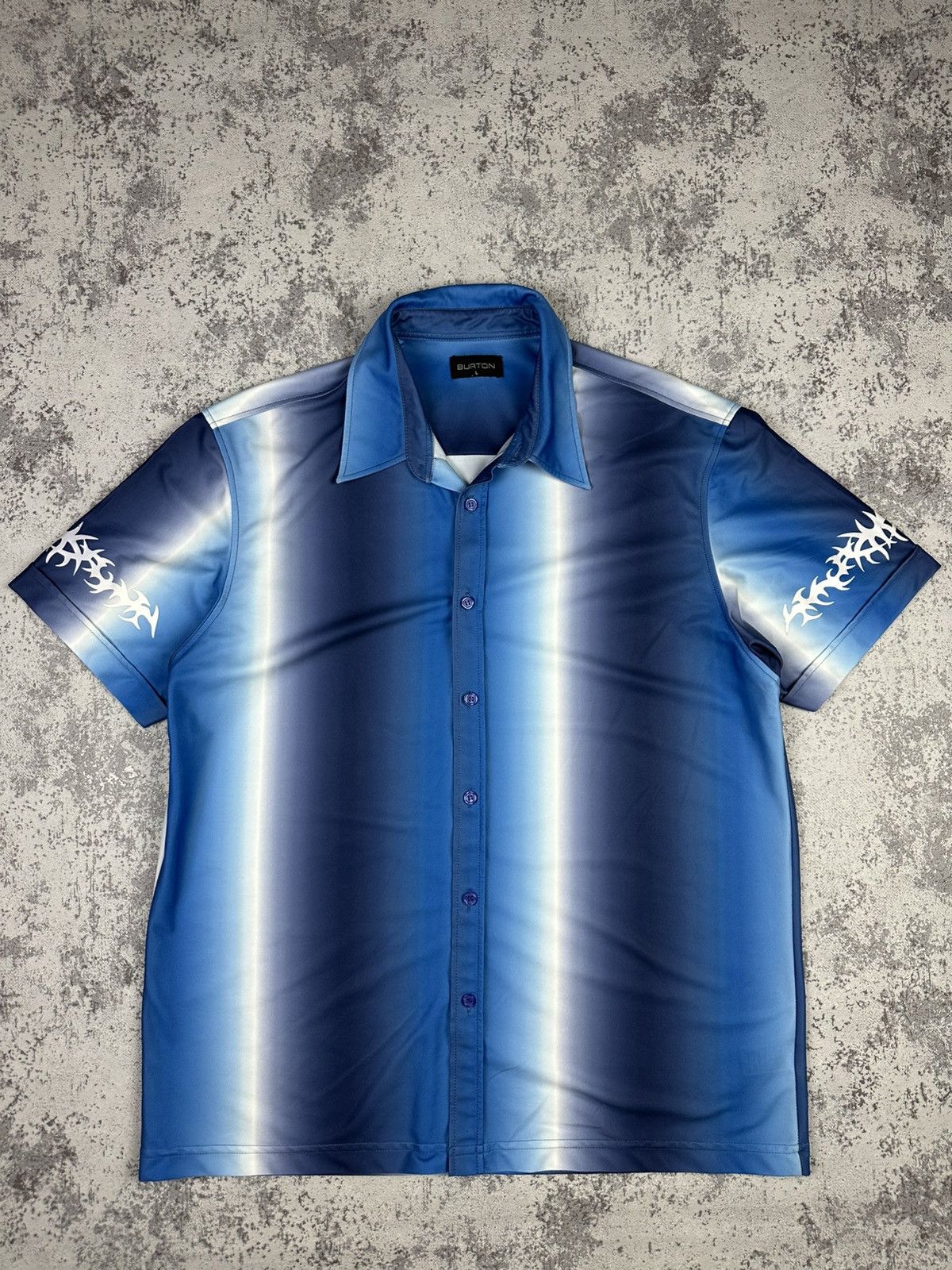 Burton Flame Shirt Tribal Gradient Y2K Size US L / EU 52-54 / 3 - 1 Thumbnail