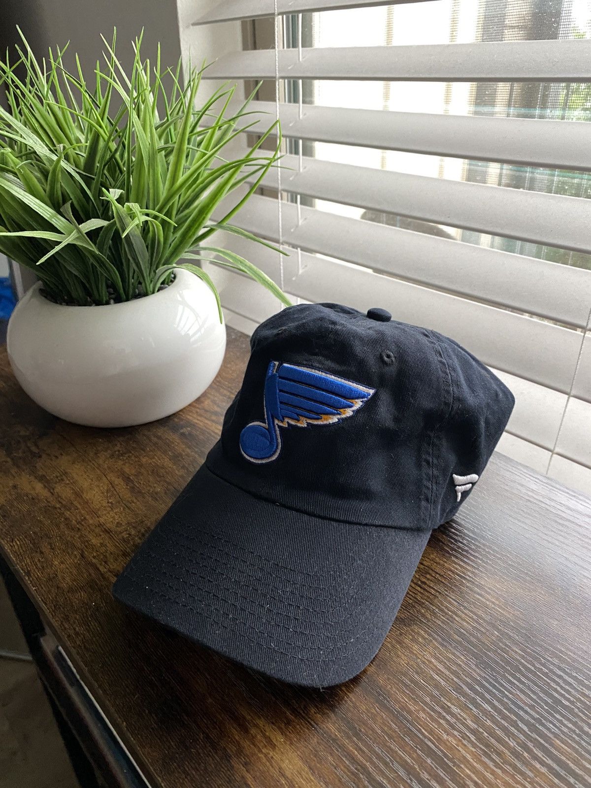 NHL St Louis Blues Hockey Hat Size ONE SIZE - 2 Thumbnail