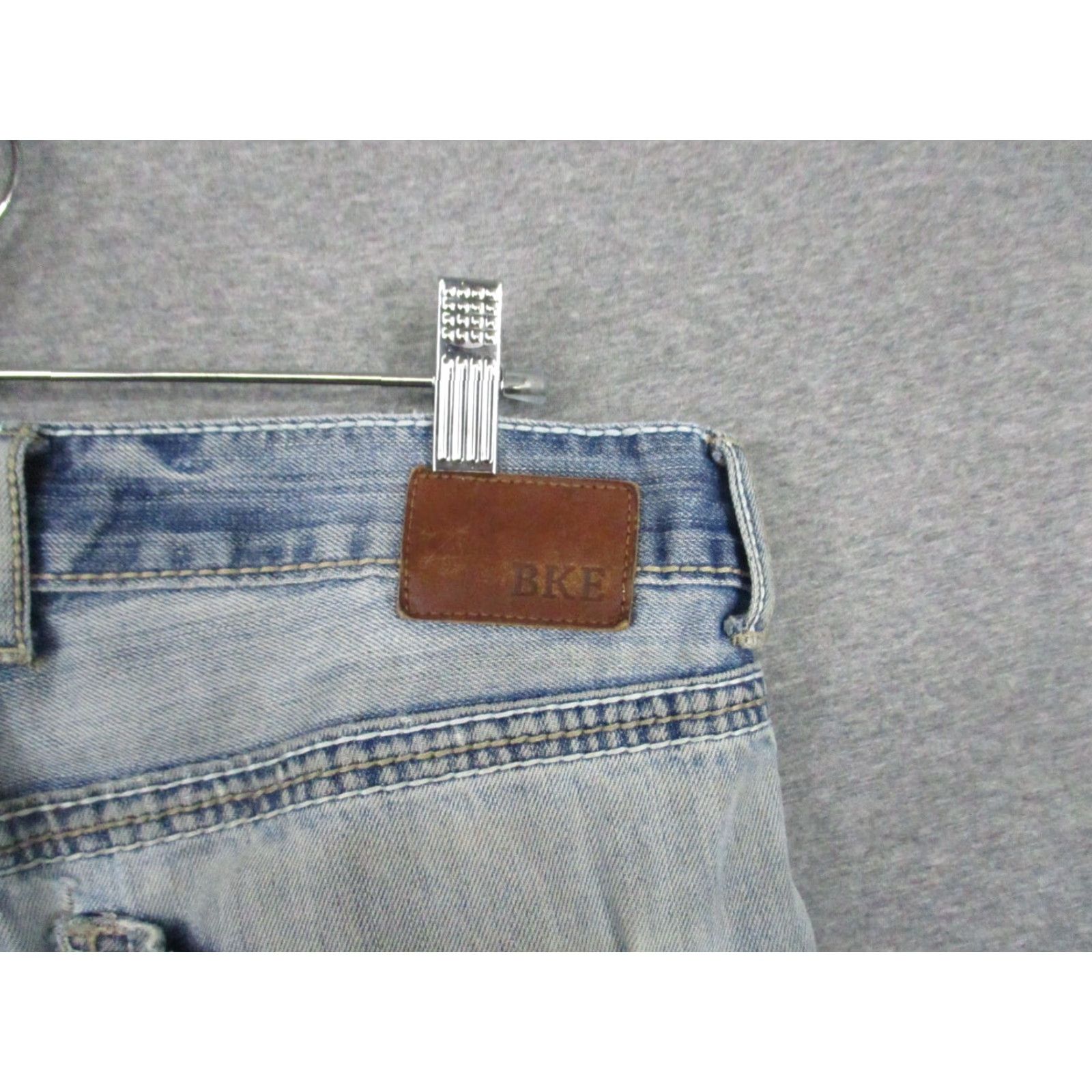 BKE BKE Buckle Carter Jeans 31R Men Distressed Blue Whiskering Worn Jeans Size US 31 - 7 Thumbnail