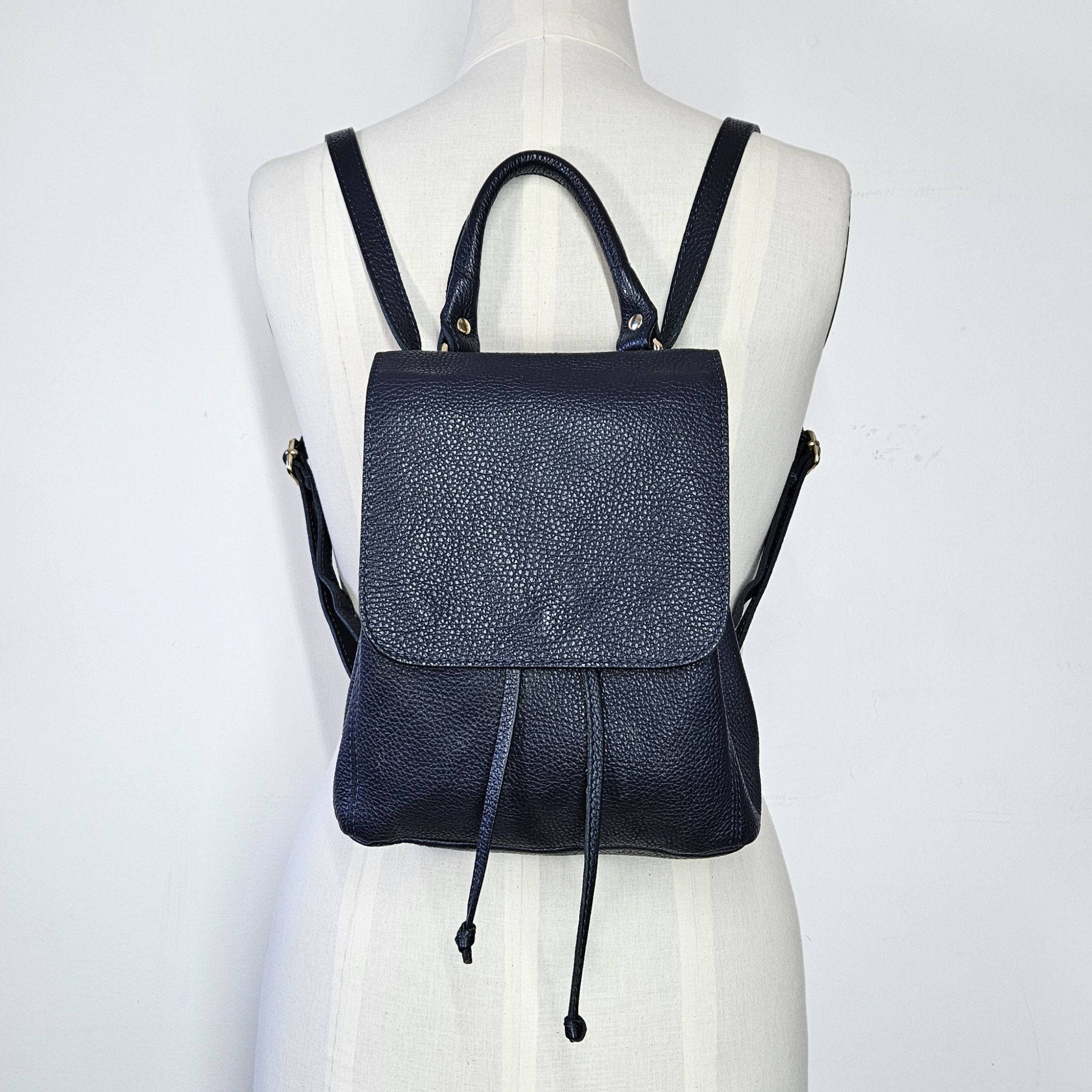 Vera Pelle Vera Pelle 9x10x4.5" Backpack Crossbody Convertible Strap Size ONE SIZE - 1 Thumbnail