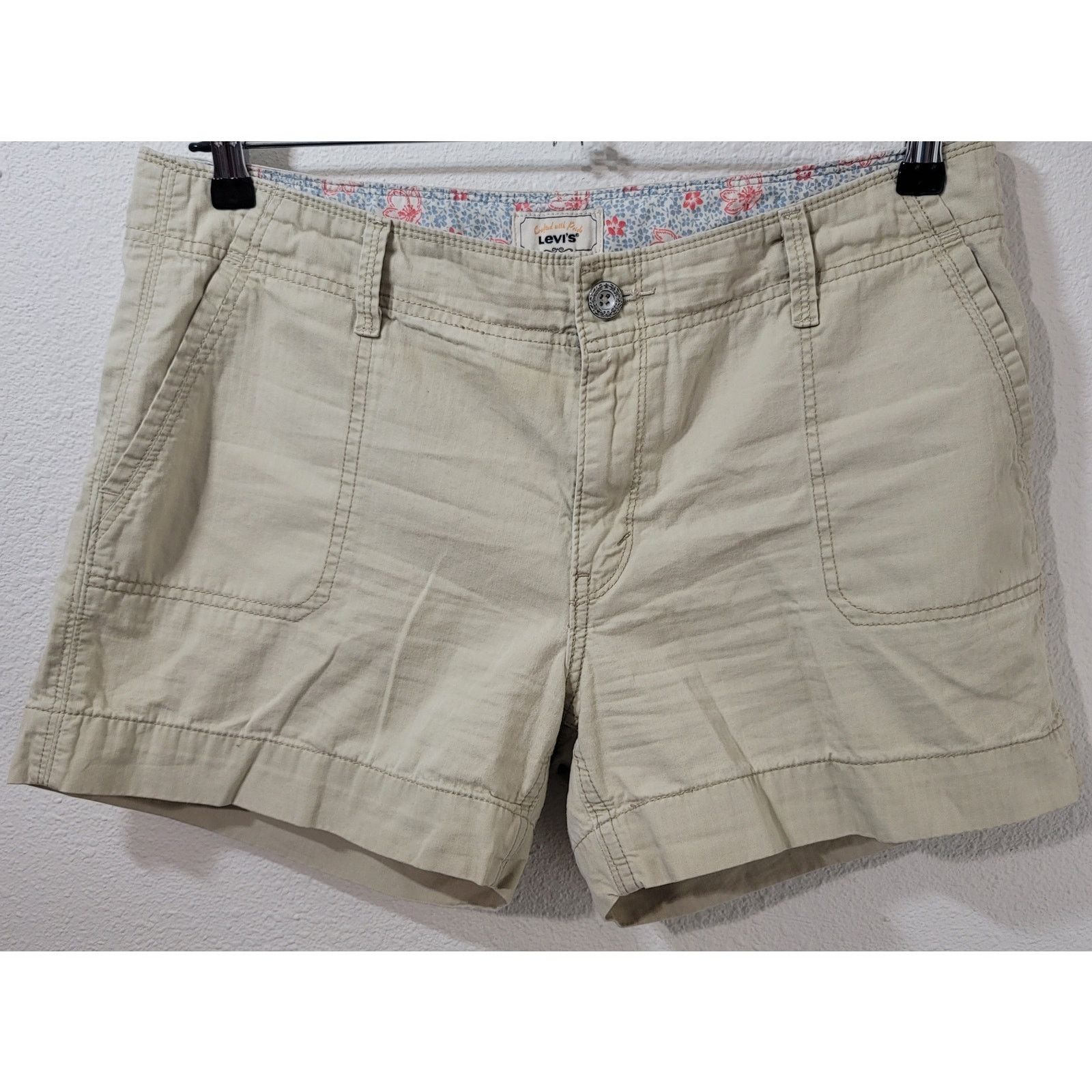 Levi's Levi's Tan Beige Chino Denim Shorts 12 Flat Slashed Pockets Size 34" / US 12 / IT 48 - 1 Thumbnail