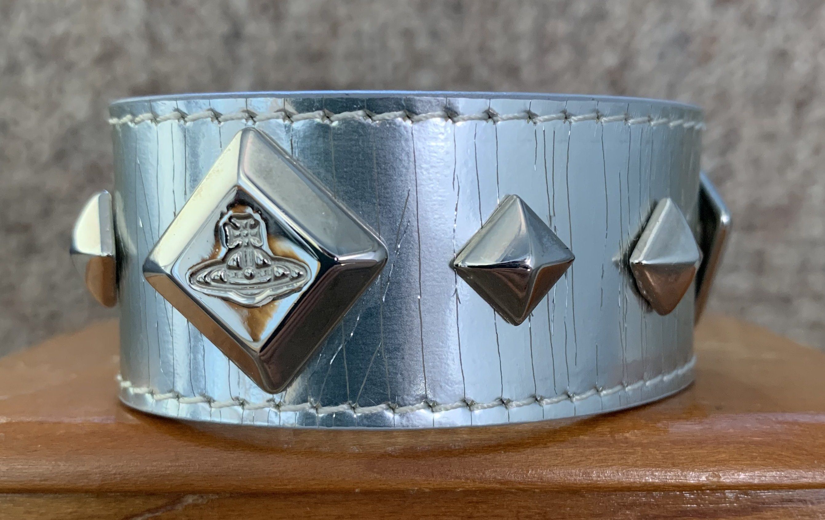 Vivienne Westwood Vivenne Westwood Studded Silver Leather Orb Bracelet Size ONE SIZE - 2 Thumbnail