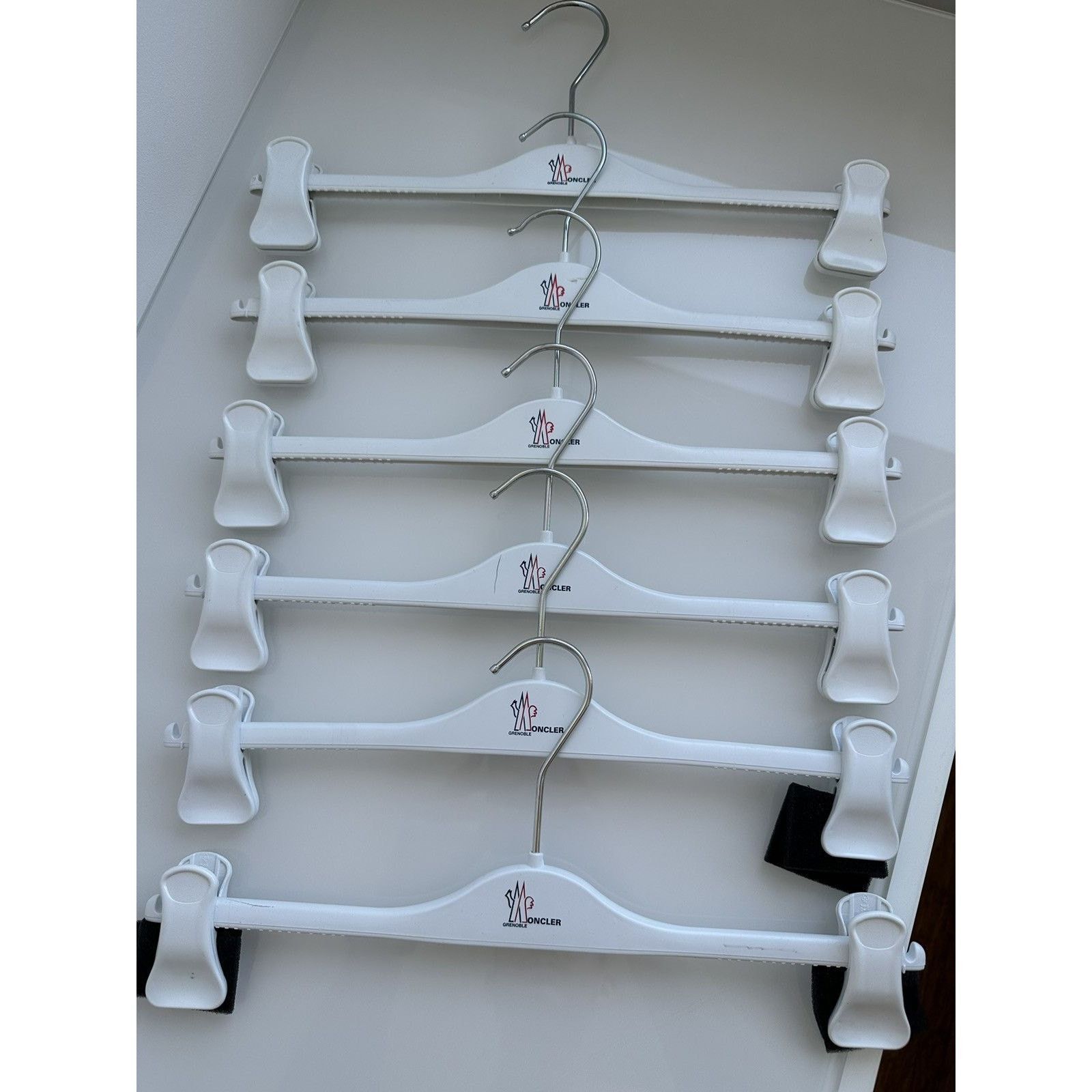 Moncler Moncler Grenoble made in italy plastic white hangers Size ONE SIZE - 2 Thumbnail