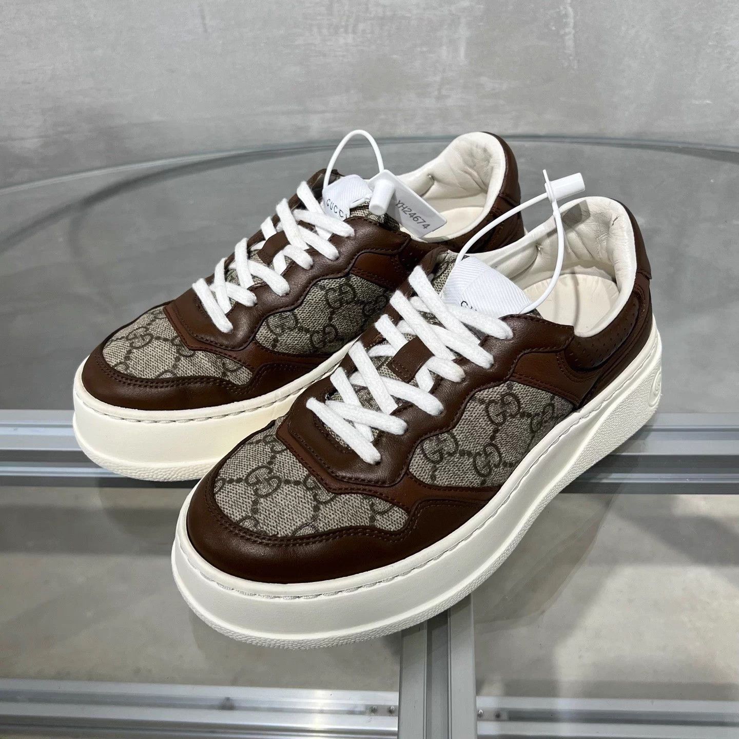Gucci Gucci Biscuit Skate Shoes White Brown GG Monogram Size US 5 / IT 35 - 2 Thumbnail
