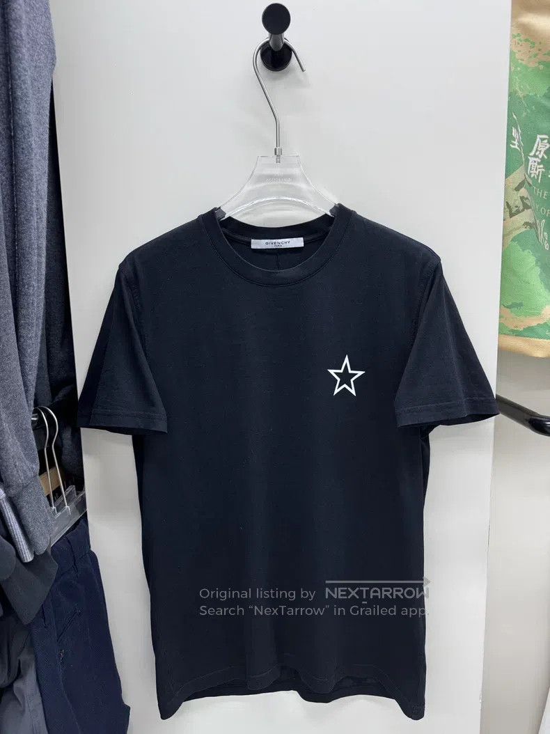 Givenchy Givenchy White five-star short sleeve Size US M / EU 48-50 / 2 - 1 Thumbnail