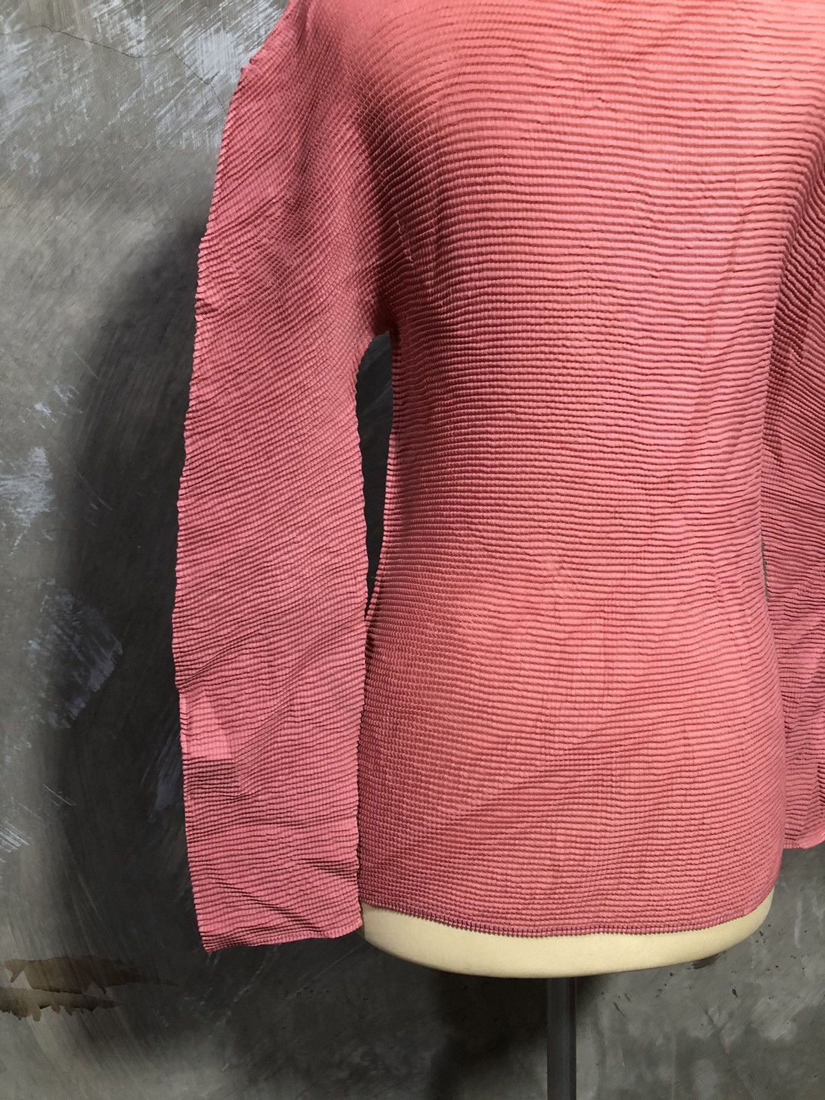 Homme Plisse Issey Miyake × Issey Miyake × Pleats Please Issey Miyake Me Issey Miyake Pleats Tops Size S / US 4 / IT 40 - 11 Thumbnail