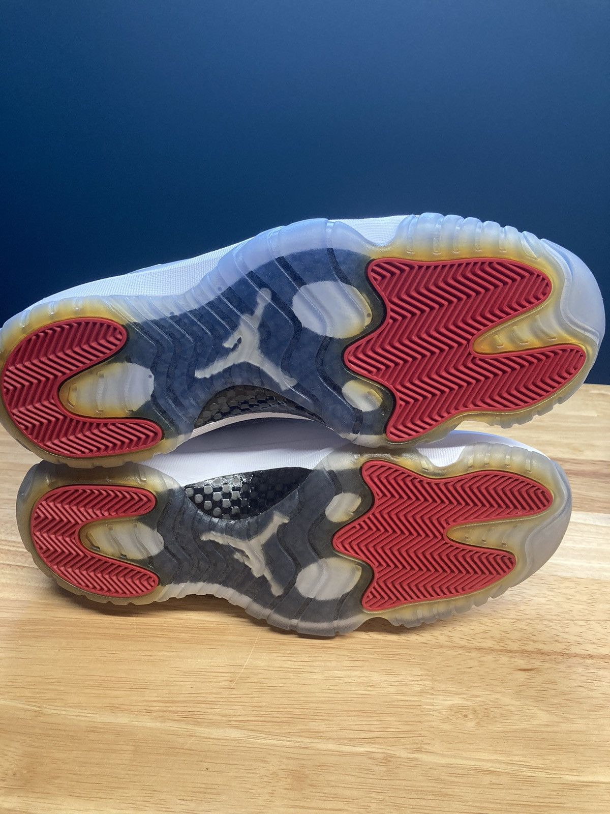Jordan Brand × Nike Jordan 11 Low Size US 10.5 / EU 43-44 - 4 Thumbnail