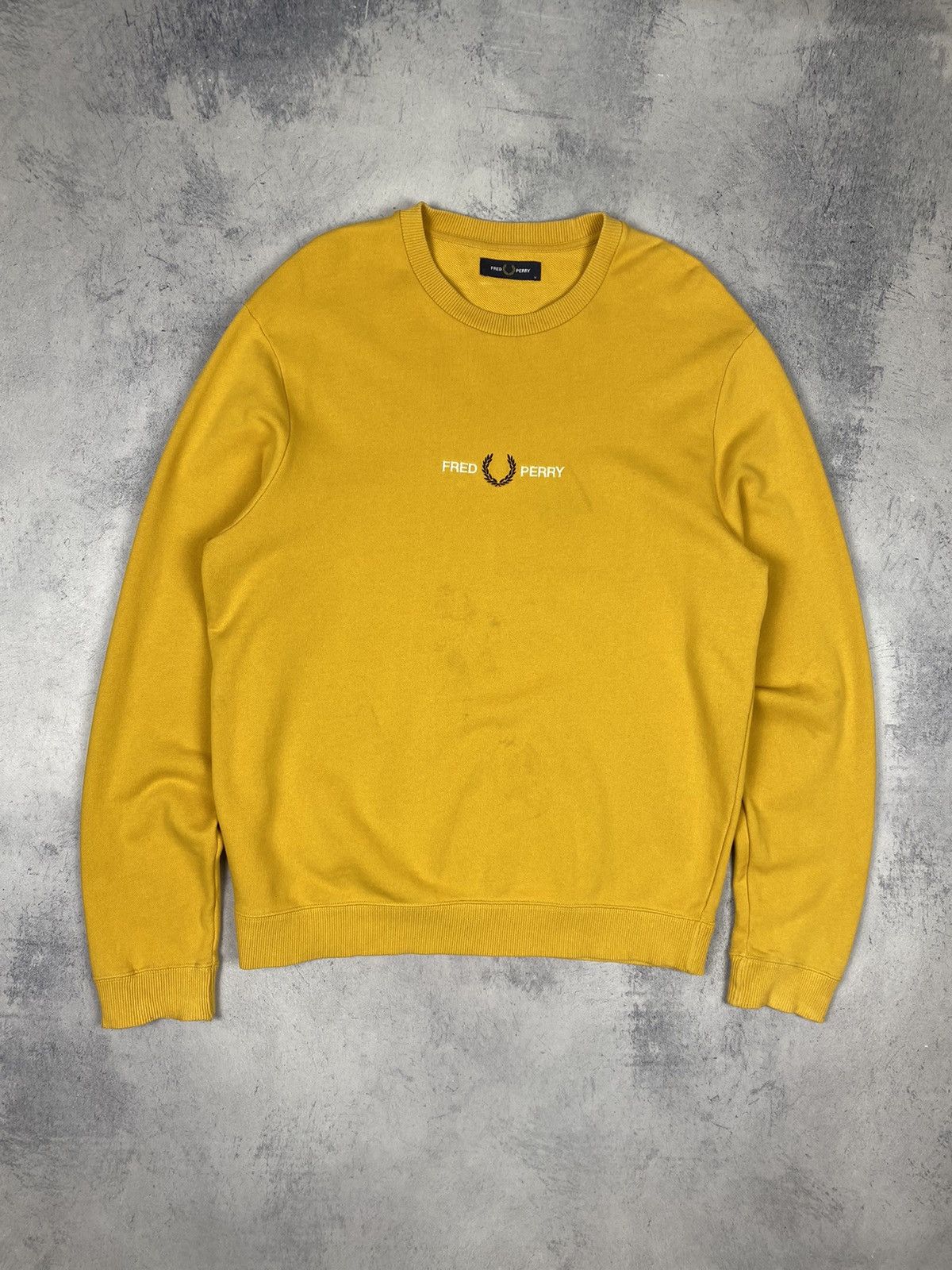 Fred Perry Fred Perry Embroidered Center Logo Distressed Sweatshirt Size US M / EU 48-50 / 2 - 2 Thumbnail