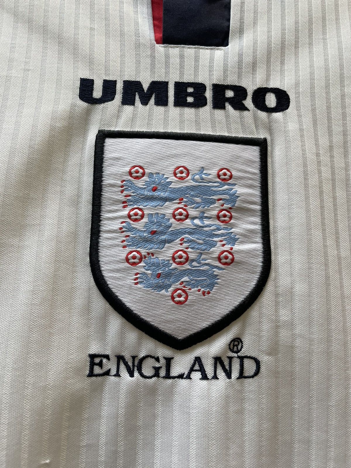 Umbro × Vintage ENGLAND UMBRO 1997/1998 HOME FOOTBALL SHIRT SOCCER JERSEY Size US M / EU 48-50 / 2 - 6 Thumbnail