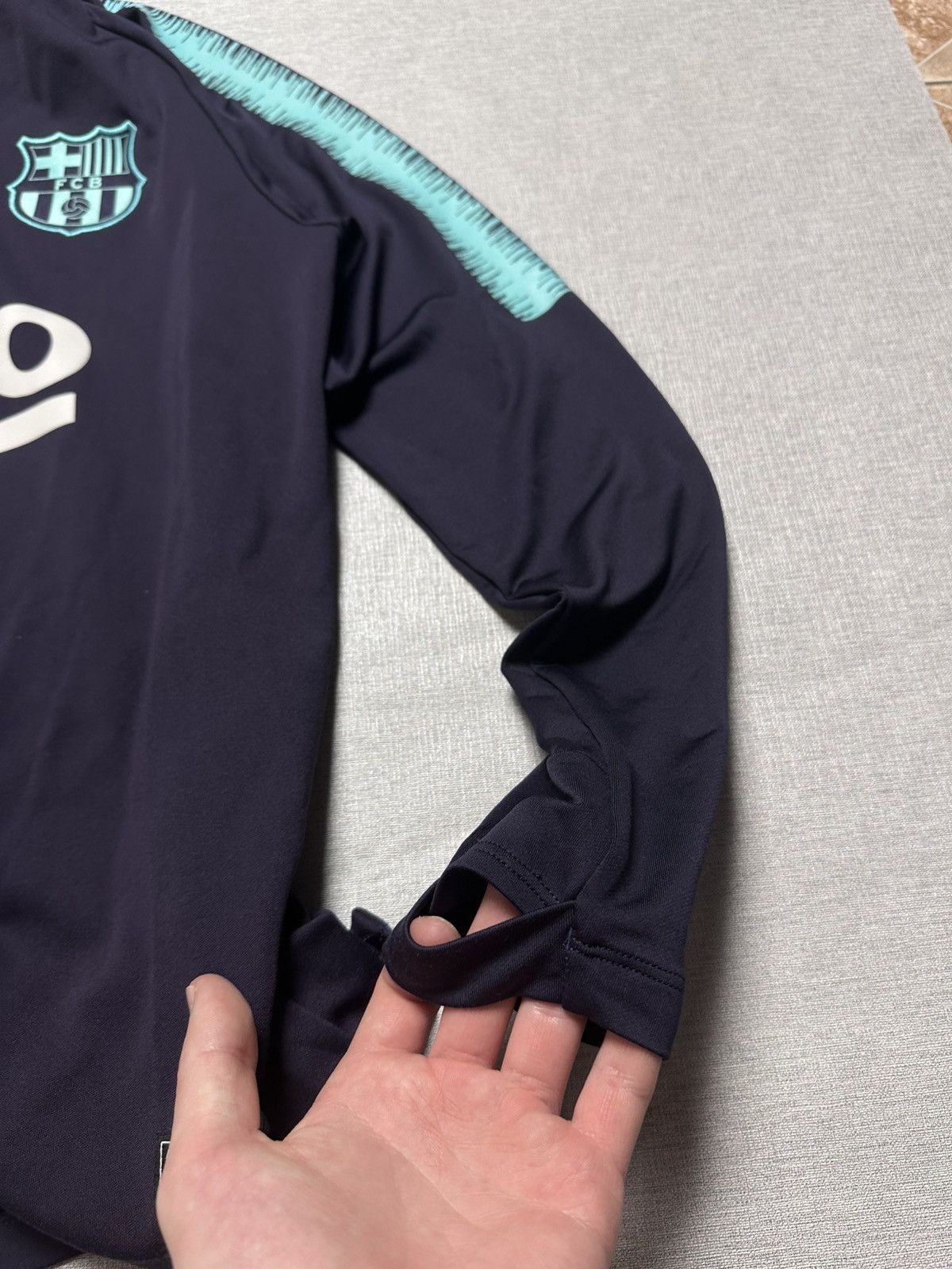 Nike Nike FC Barcelona 2018 2019 Training Shirt Jersey Sweatshirt Size US S / EU 44-46 / 1 - 9 Thumbnail