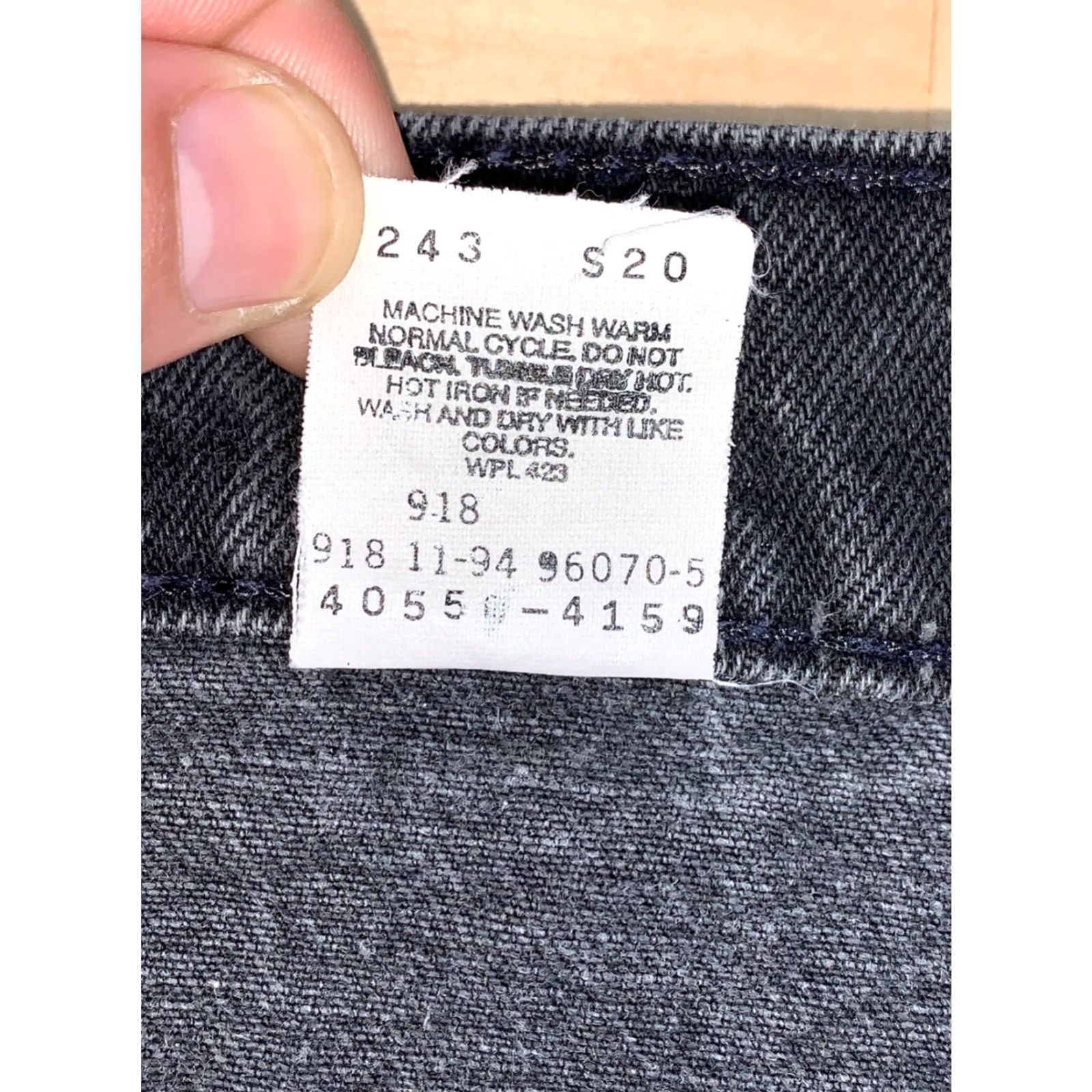 Levi's VINTAGE Levi's 550 Jeans Mens Tapered Leg 33x32 Black 90s Orange Tab Relaxed Fit 36 Waist Cotton Denim Size US 33 - 7 Thumbnail