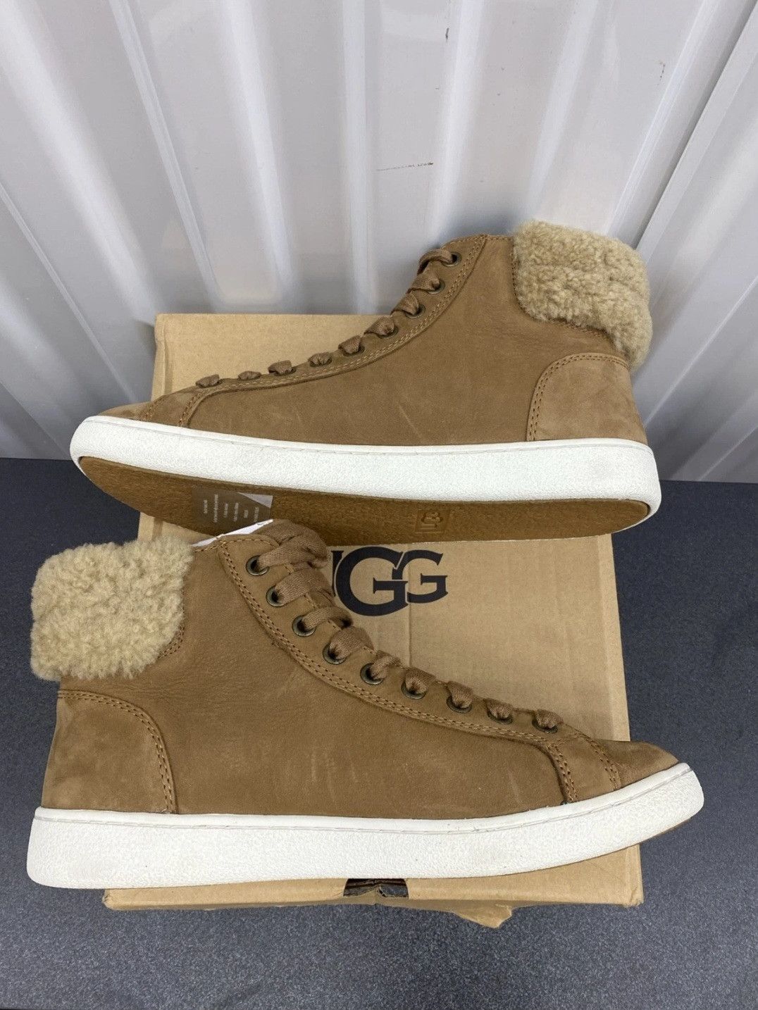 Ugg UGG Chestnut Leather High Top Lace Up Zipper Boots WMNS Size US 9 / IT 39 - 4 Thumbnail