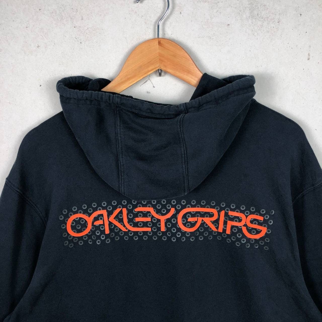 Oakley × Vintage 2000s Oakley Grips Spellout Hoodie Sweatshirt Size US XL / EU 56 / 4 - 4 Thumbnail