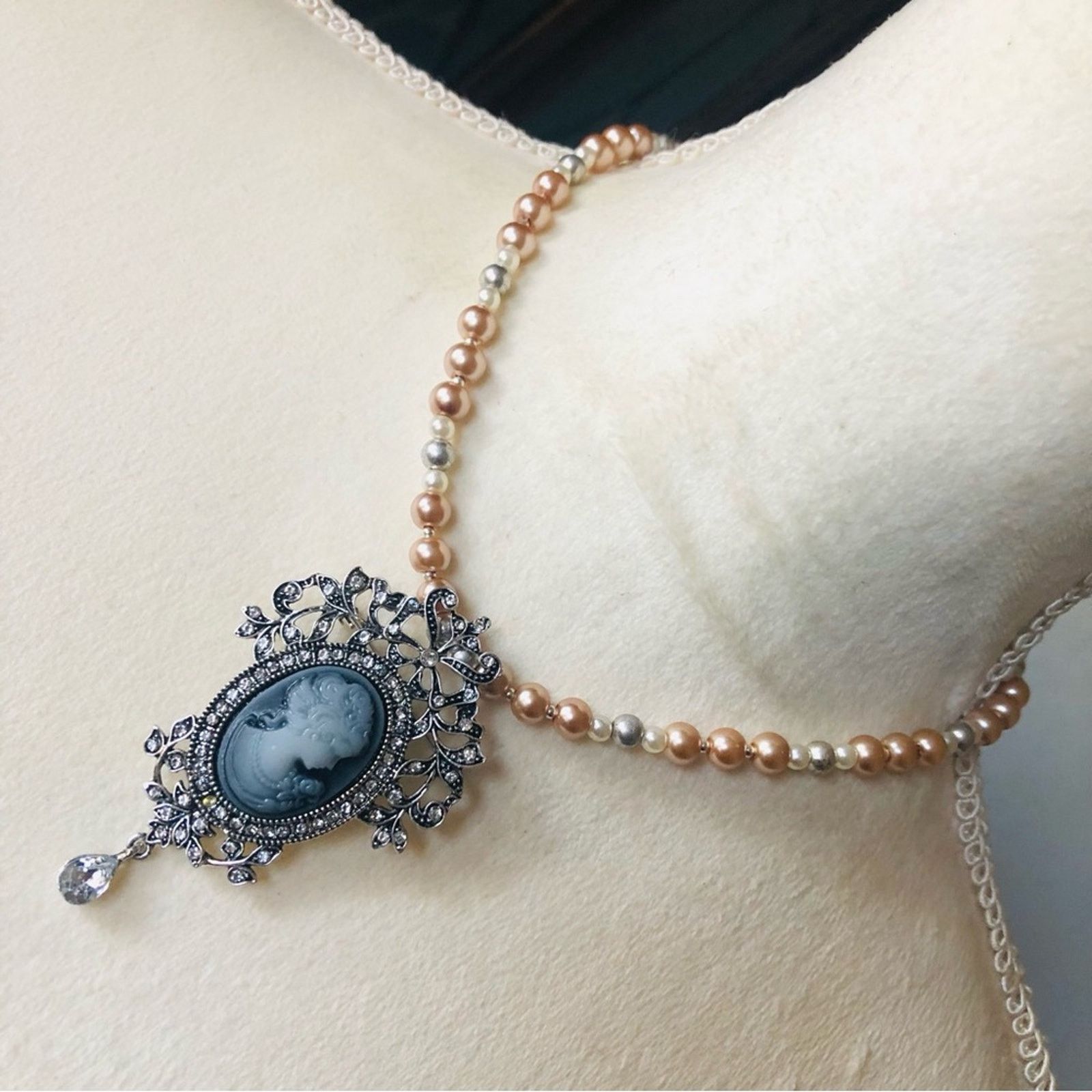 Handmade Handcrafted repurpose Victorian lady cameo Pearl necklace Size ONE SIZE - 1 Thumbnail