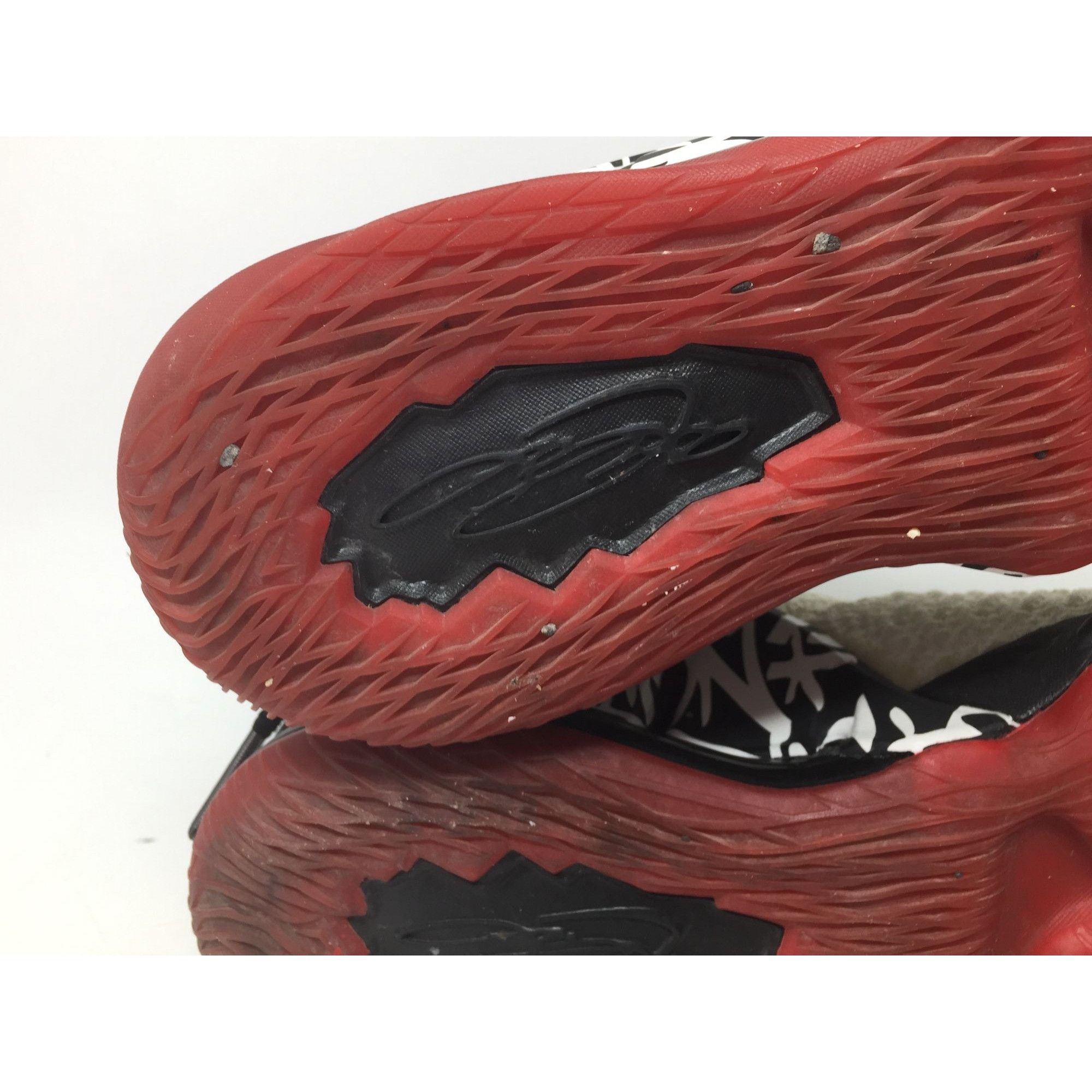 Nike Nike Lebron XVII 17 Grafiti Freestyle White/Red/Black Sneake Size US 6 / EU 39 - 7 Thumbnail