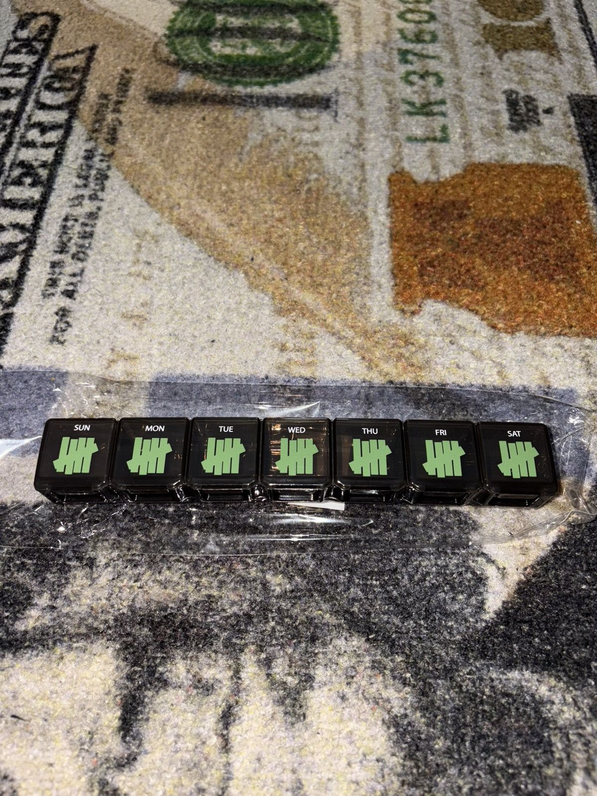 Undefeated Undefeated Weekly Pill Box Case Size ONE SIZE - 1 Thumbnail