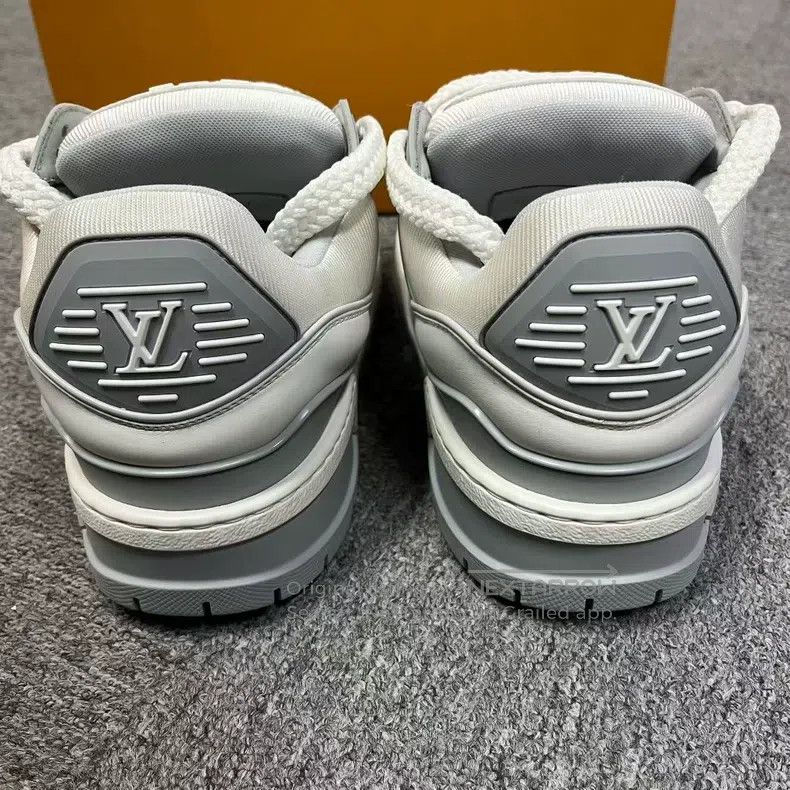 Louis Vuitton Louis Vuitton The latest white and grey chubby leather emb Size US 7.5 / EU 40-41 - 2 Thumbnail