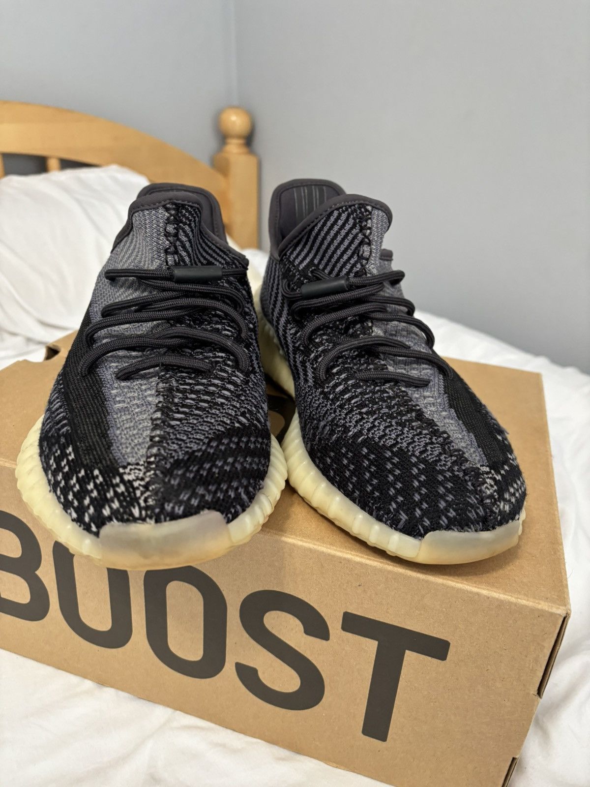 Yeezy Yeezy Boost 350 Carbon Size US 9 / EU 42 - 2 Thumbnail