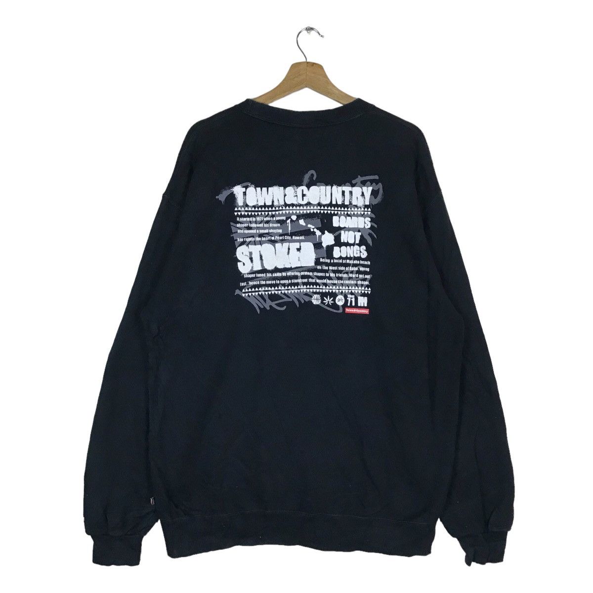 image of Vintage Town And Country Spell Out Pullover Jumper in Black, Men's (Size XL)