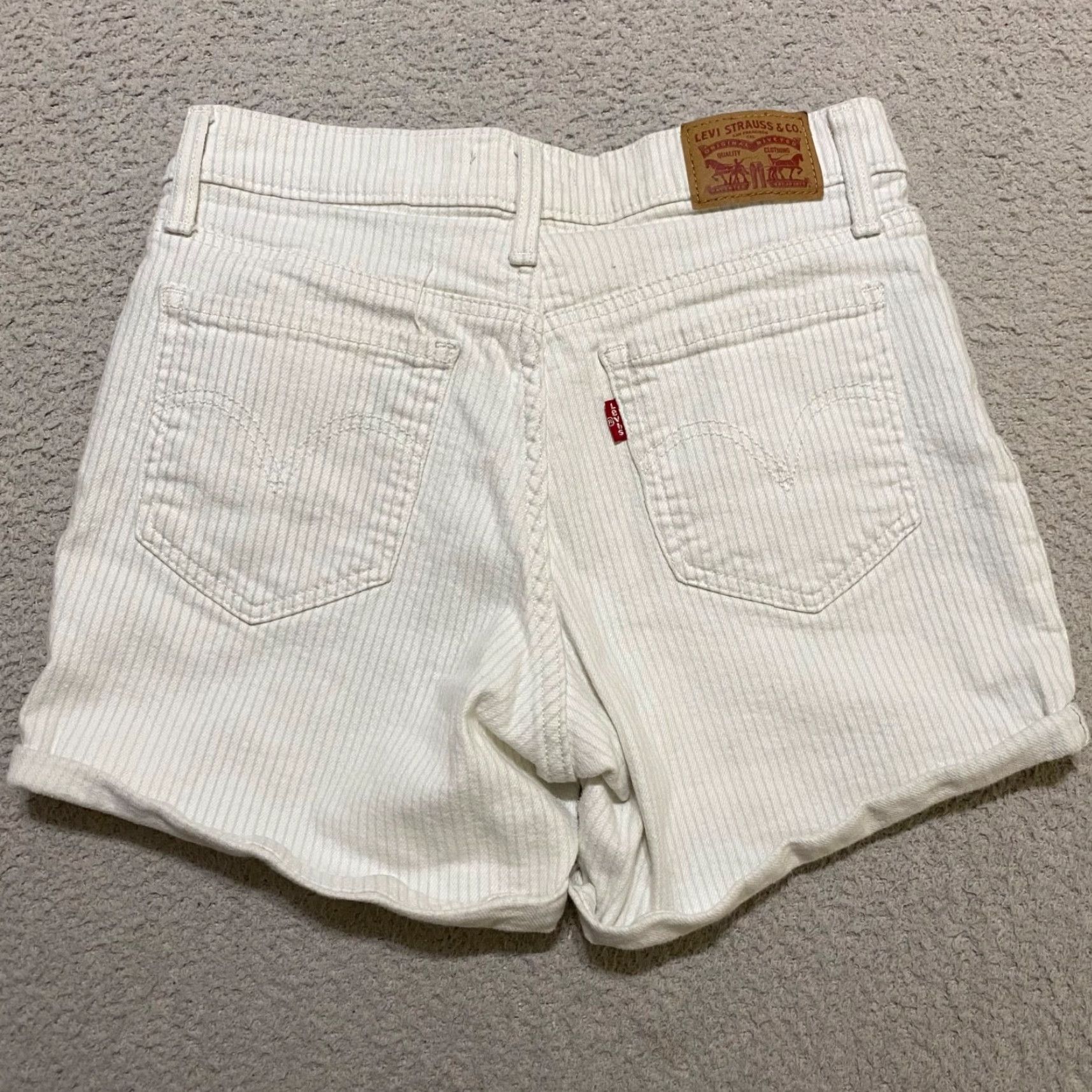 Levi's VINTAGE Levi's Womens 27 Jean Shorts White Gray Striped Denim Inseam 4" Mid Rise Cuffed Size 27" / US 4 / IT 40 - 2 Thumbnail