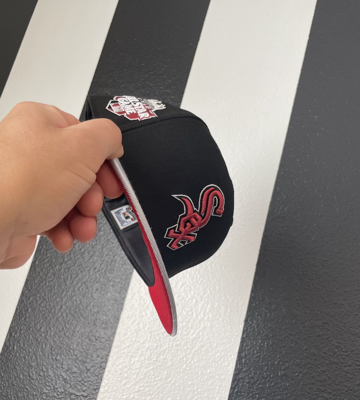 New Era 🔥 Exclusive Sox fitted with metallic brim size 7 Size ONE SIZE - 1 Thumbnail