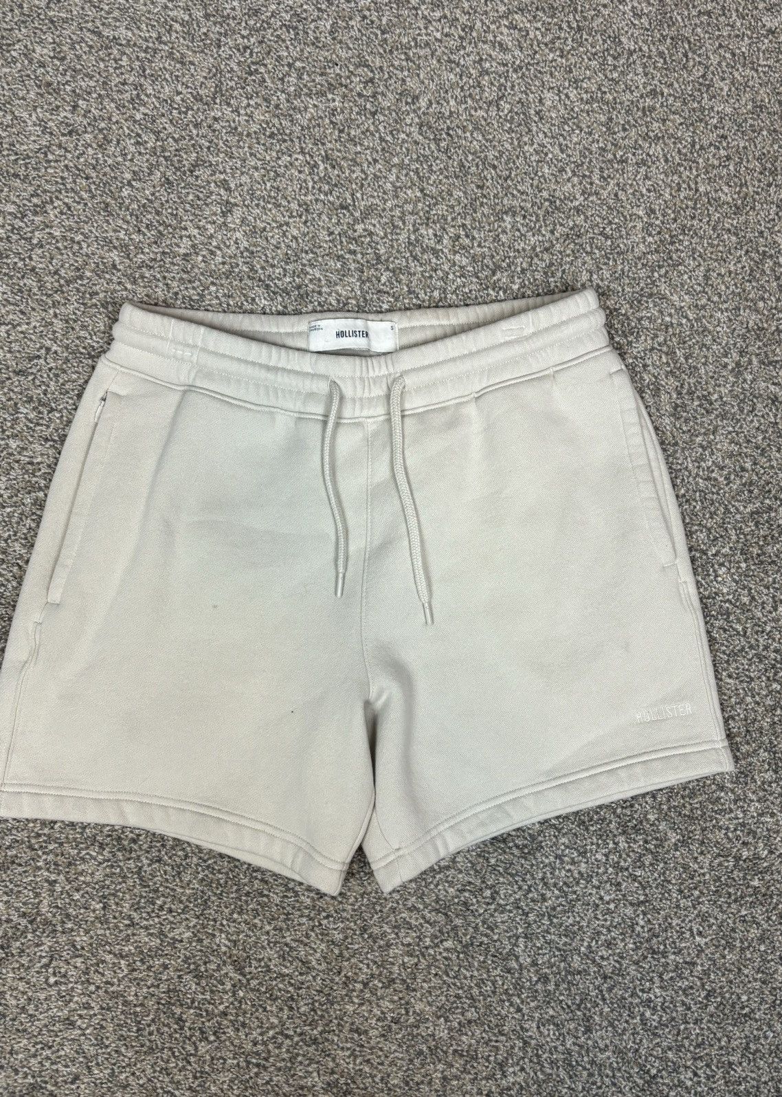 Hollister Hollister mid thigh tan loose shorts Size US 32 / EU 48 - 1 Thumbnail