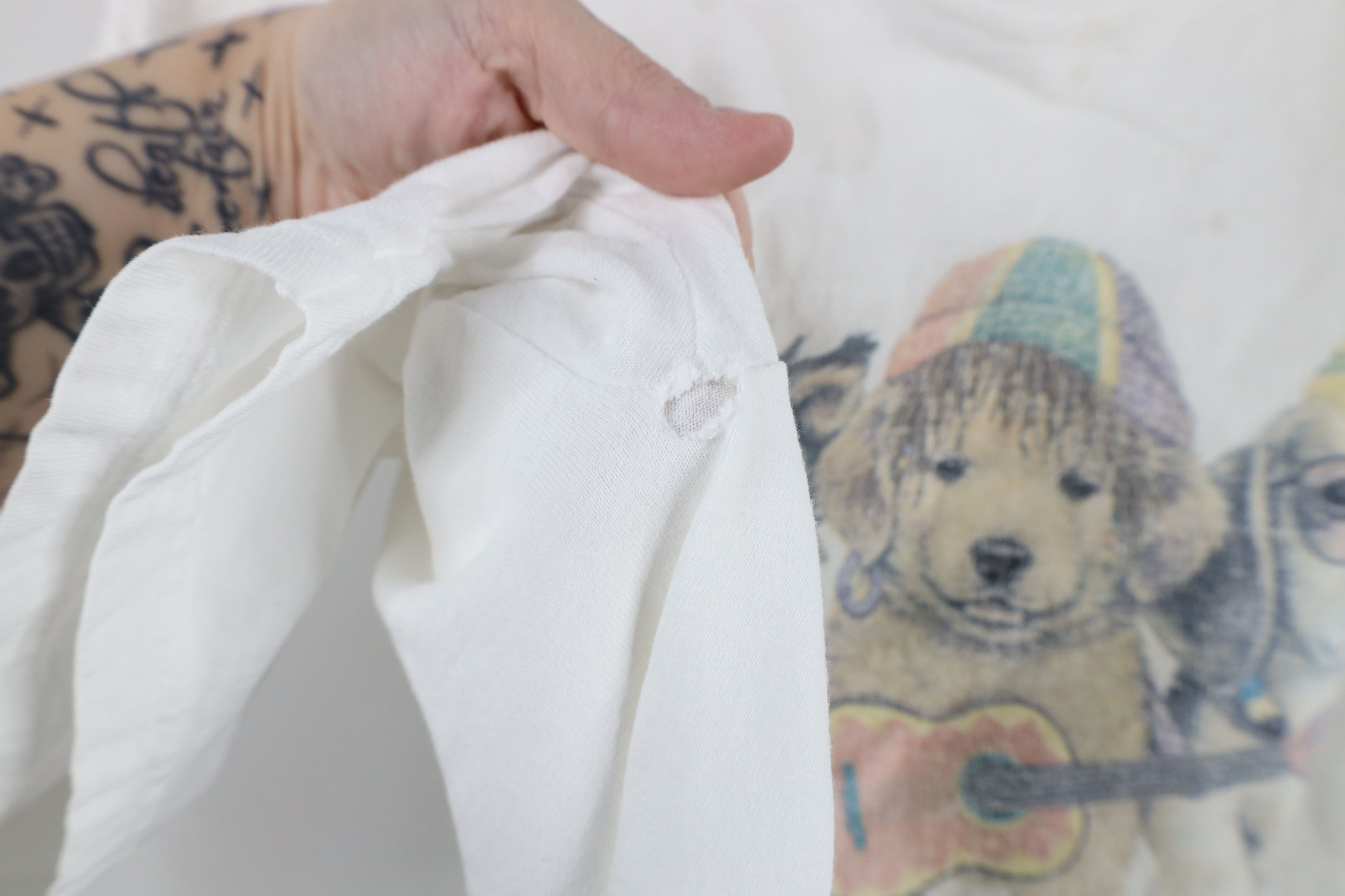 Vintage Vintage 90s Streetwear We Be Jammin Dogs Puppy T-Shirt White Size US XL / EU 56 / 4 - 9 Thumbnail