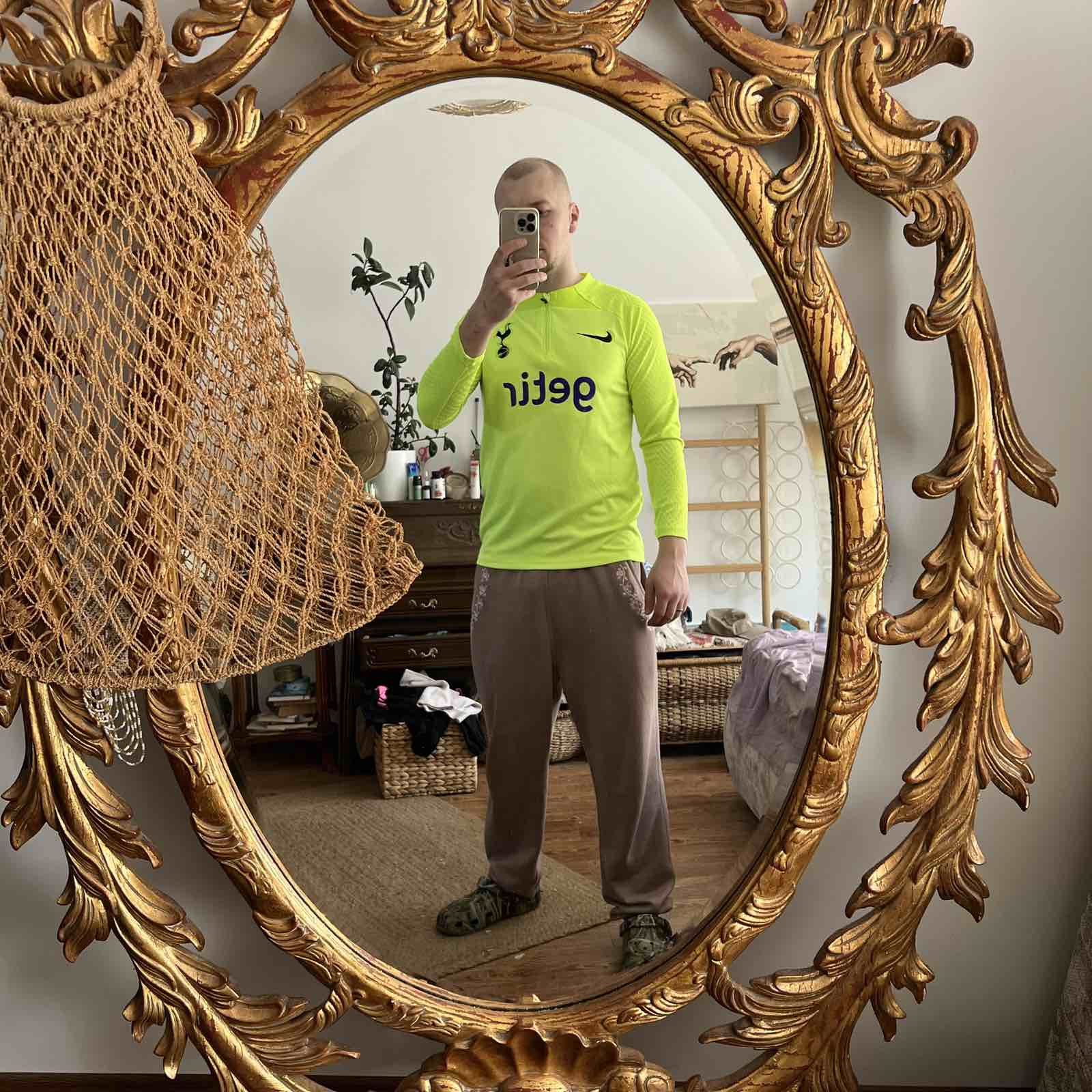 Nike Nike Tottenham Hotspur Jersey 2022 Neon Football tee Sz S Size US S / EU 44-46 / 1 - 8 Thumbnail