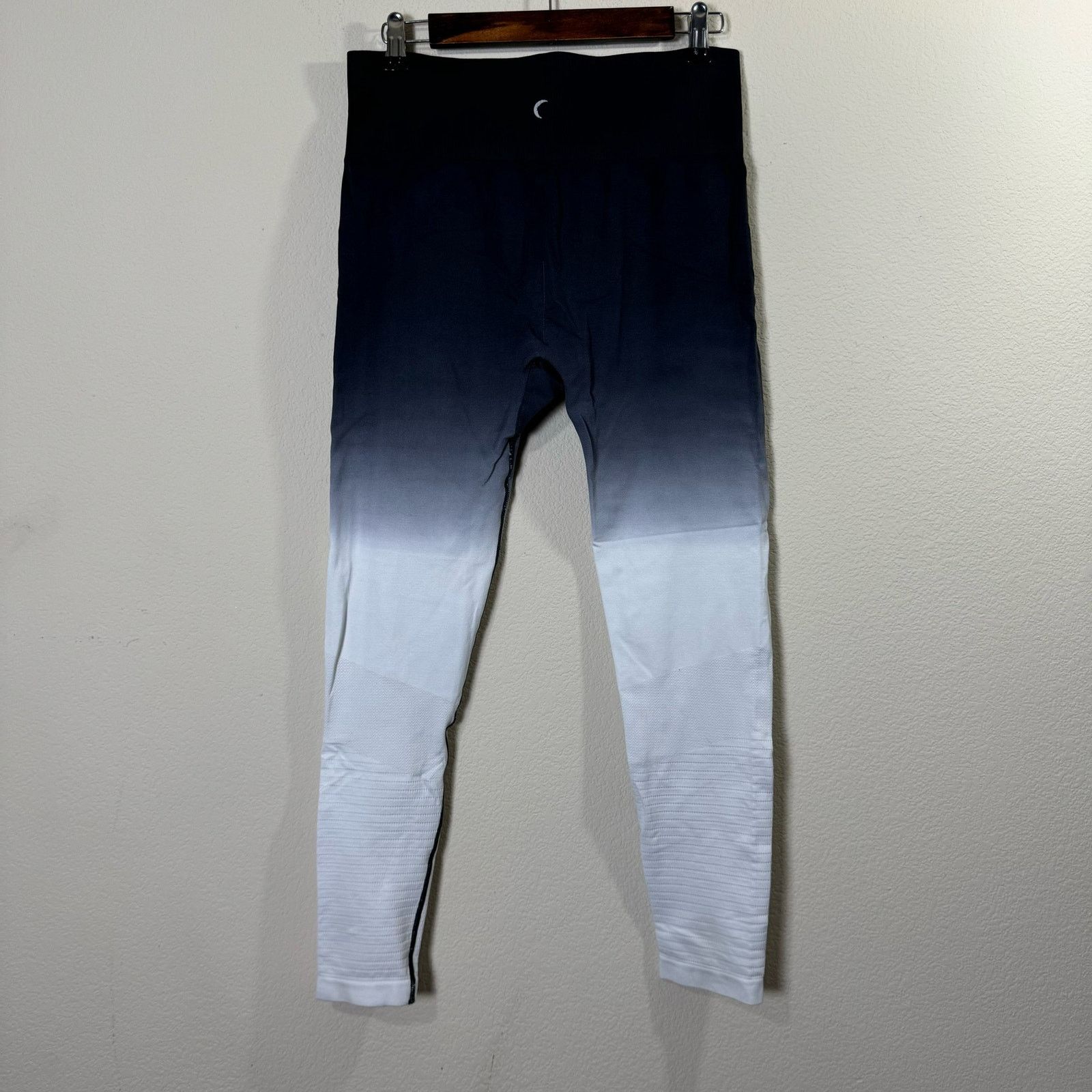 Lululemon zyia | black & white ombre light n tight 7/8 leggings sz L Size 30" / US 8 / IT 44 - 5 Thumbnail