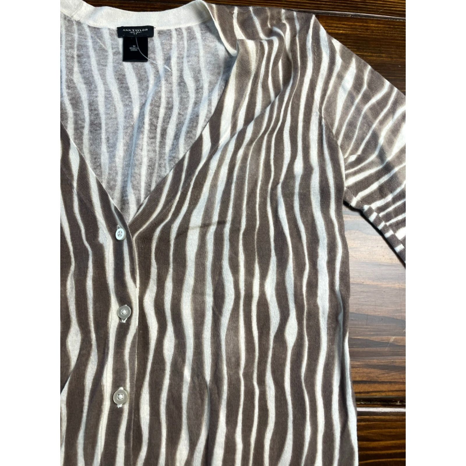 Ann Taylor Ann Taylor Sweater Cardigan Women's Medium White Zebra Animal Print, 100% Cotton, Long Sleeve, Tan White, Zebra Pattern, Regular Fit, Women, Size M Size M / US 6-8 / IT 42-44 - 3 Thumbnail
