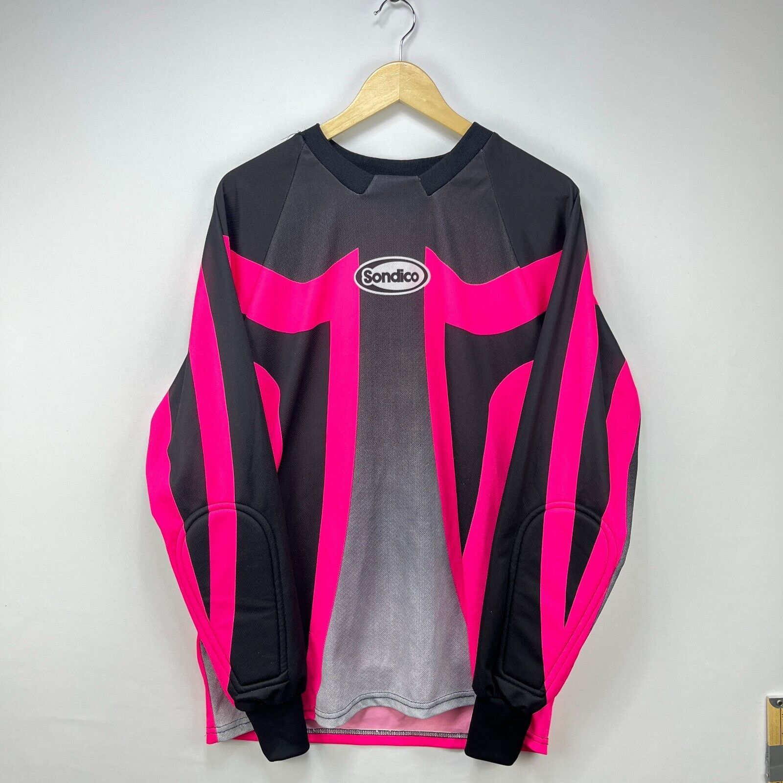 Vintage Vintage Y2K Sondico Goalkeeper Soccer FootballJersey Pink XL Size US XL / EU 56 / 4 - 1 Thumbnail