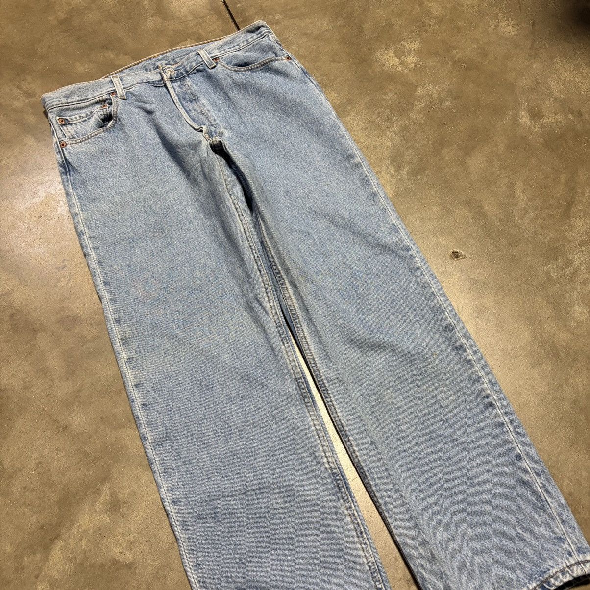 Levi's Vintage Levis 501 Denim Jeans Faded Washed Button Fly 90s Size US 34 / EU 50 - 4 Thumbnail
