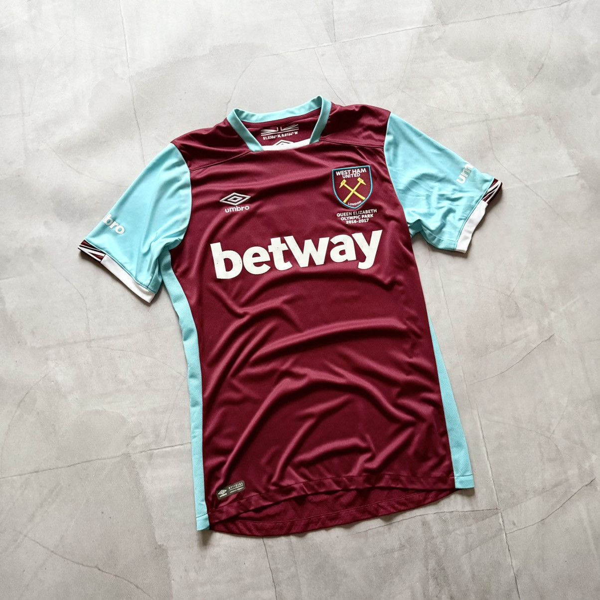 Umbro 2016/17 Umbro West Ham Queen Elizabeth SOCCER JERSEY SHIRT Size US S / EU 44-46 / 1 - 1 Thumbnail