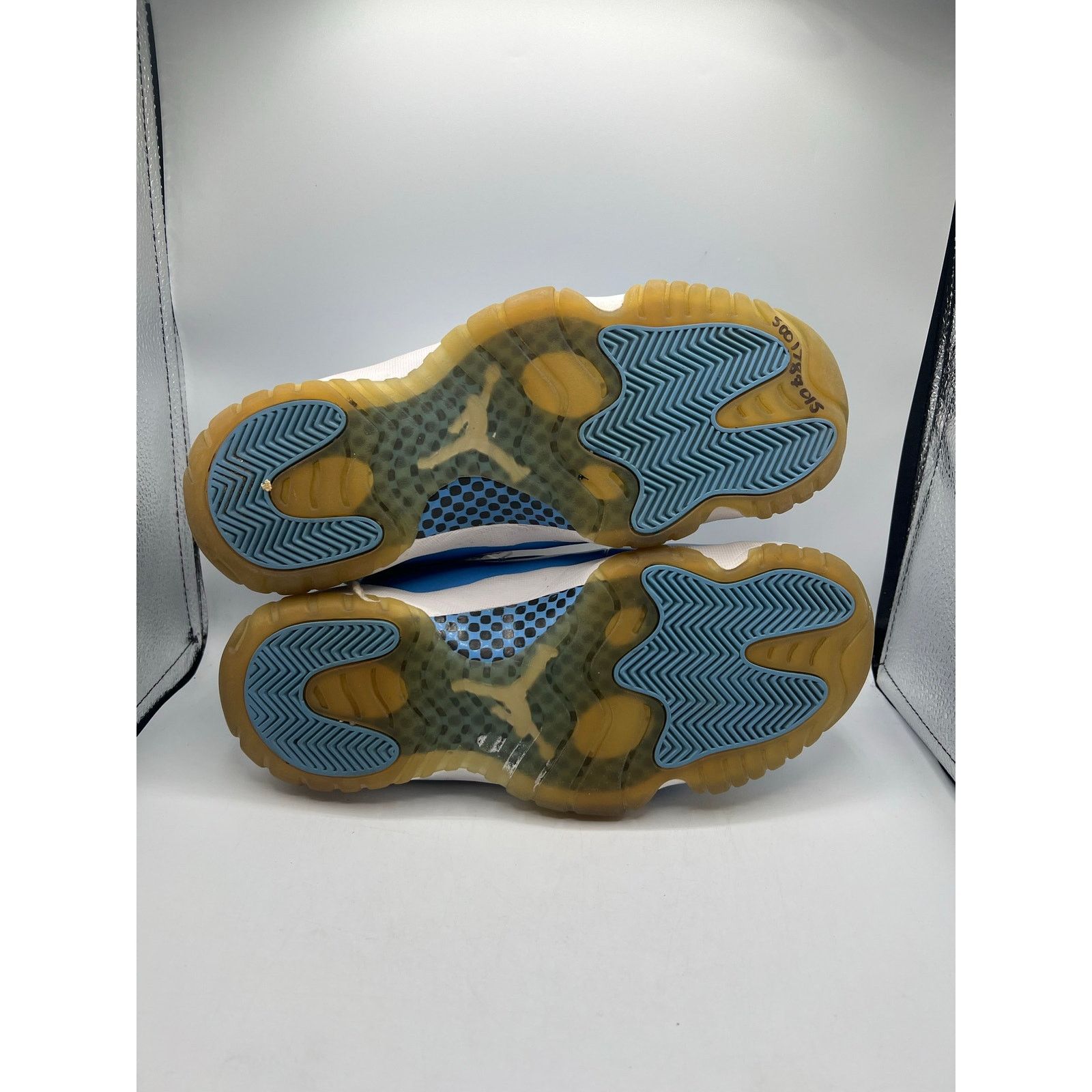 Nike Air Jordan 11 Low “UNC” 2017 used Size US 8.5 / EU 41-42 - 5 Thumbnail