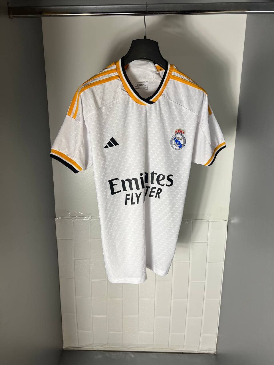 Vintage VERY RARE ADIDAS FC REAL MADRID SPAIN SOCCER JERSEY BLOKE Size US L / EU 52-54 / 3 - 4 Thumbnail