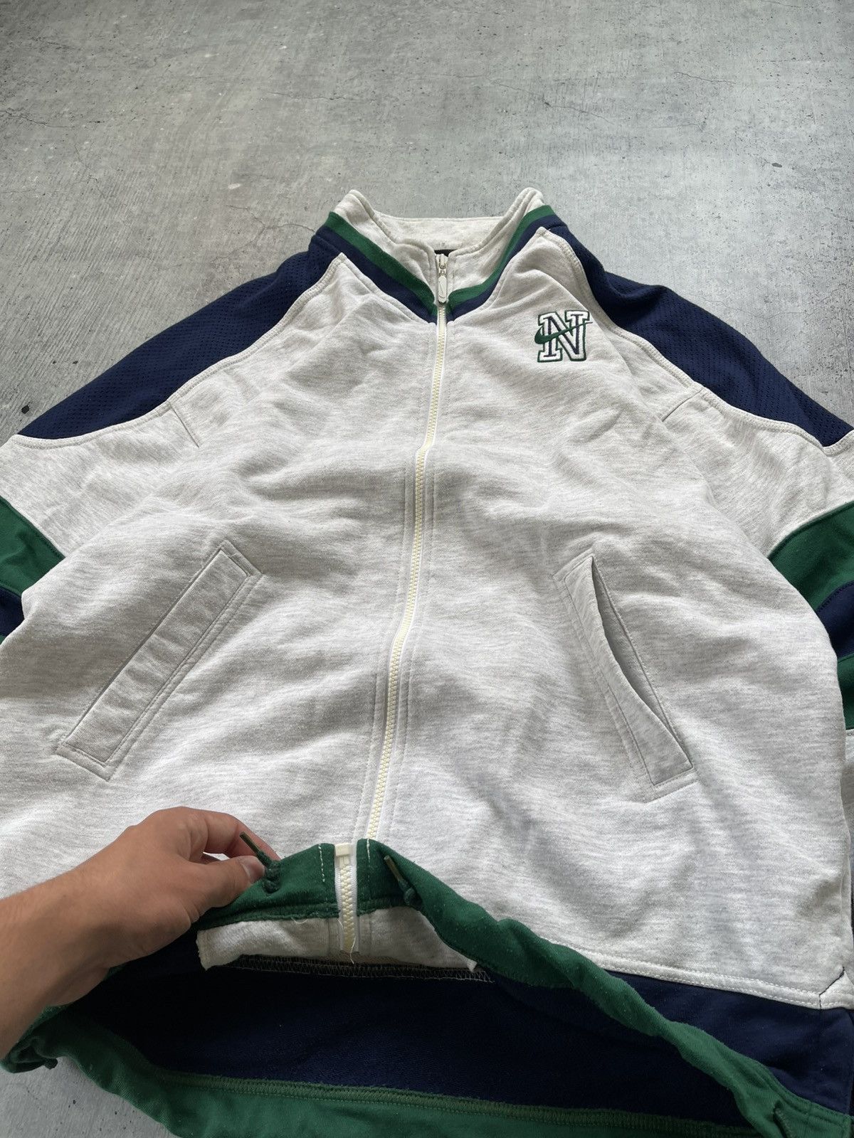 Nike × Vintage 00s Nike Vintage Big Logo Streetwear Zip Size US L / EU 52-54 / 3 - 7 Thumbnail