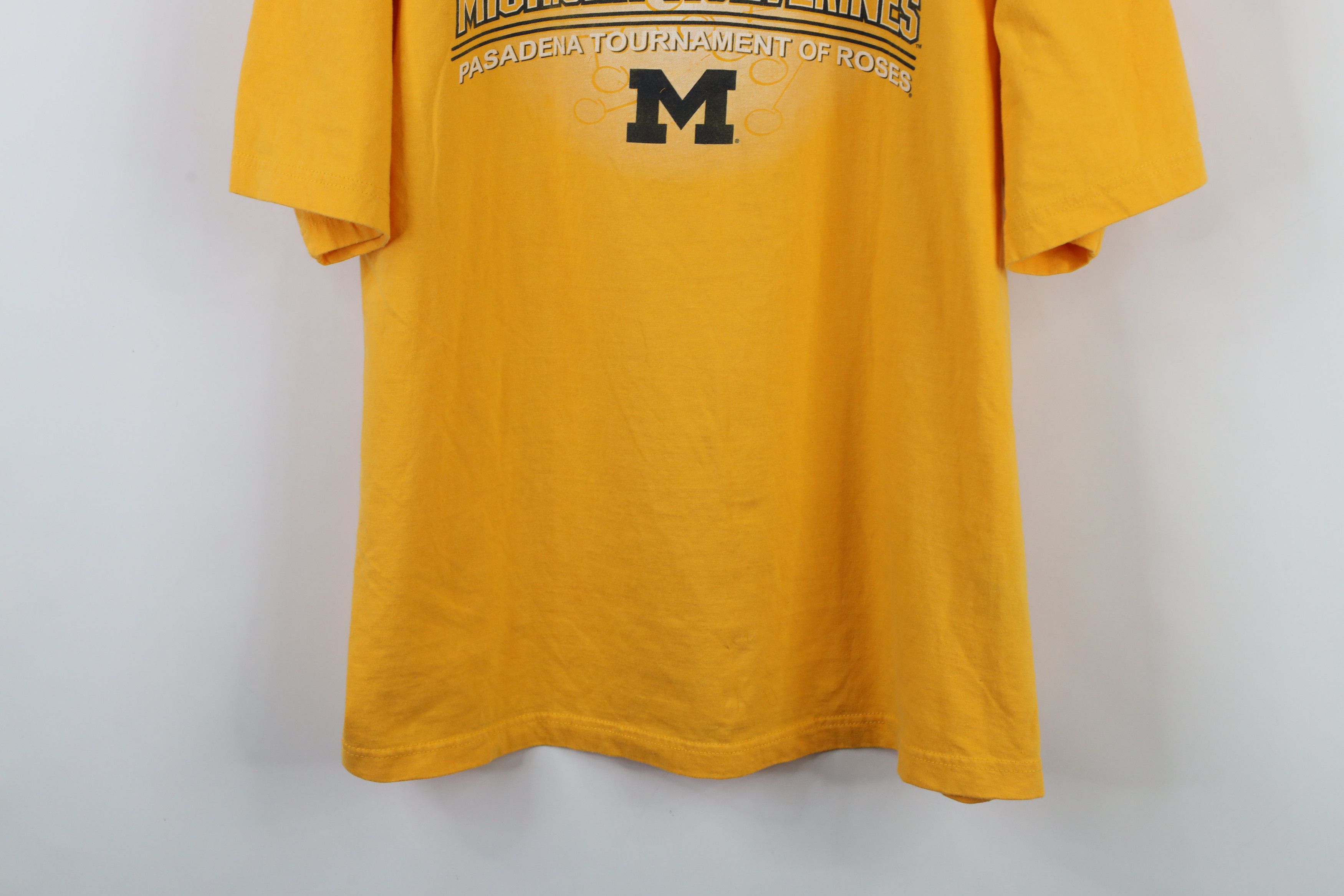 Vintage Vintage Y2K 2005 University of Michigan Football T-Shirt Size US L / EU 52-54 / 3 - 3 Thumbnail