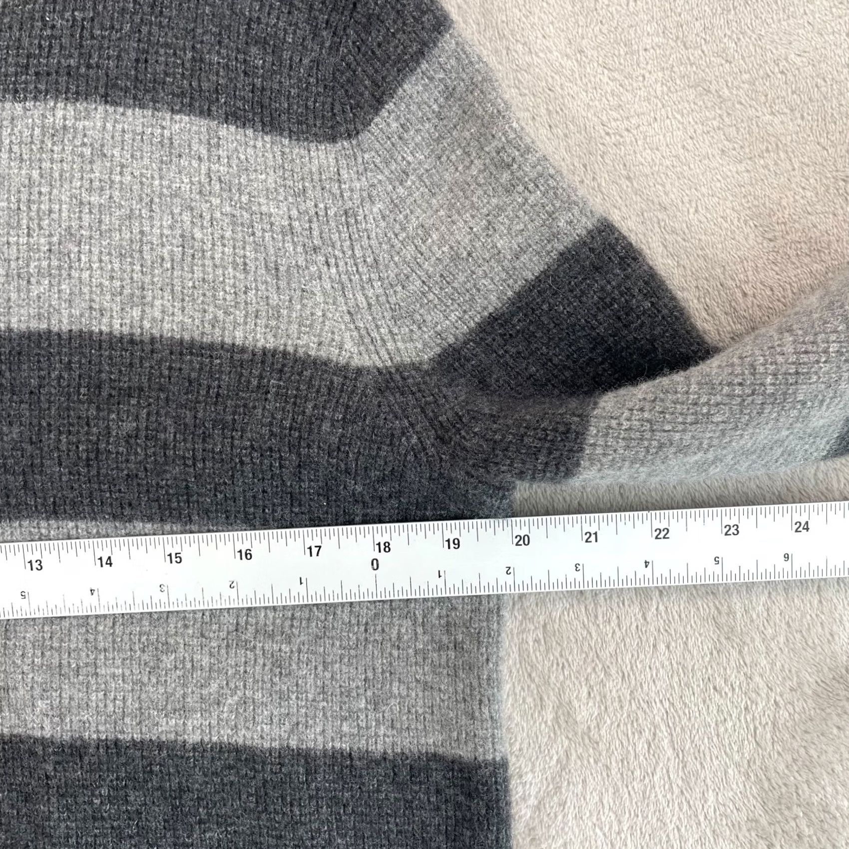 Banana Republic Banana Republic Sweater Men L Gray Striped Merino Wool Crew Neck NWOT Size US L / EU 52-54 / 3 - 5 Thumbnail