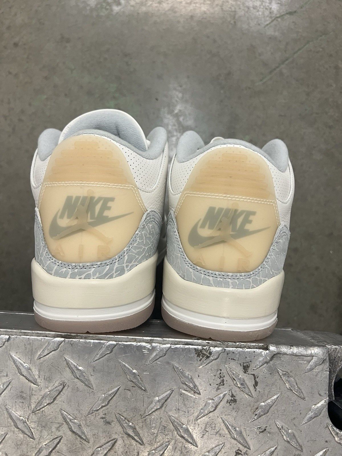 Jordan Brand Jordan 3 Retro SE Craft Ivory FJ9479100 Size 13 US Men New Size US 13 / EU 46 - 4 Thumbnail