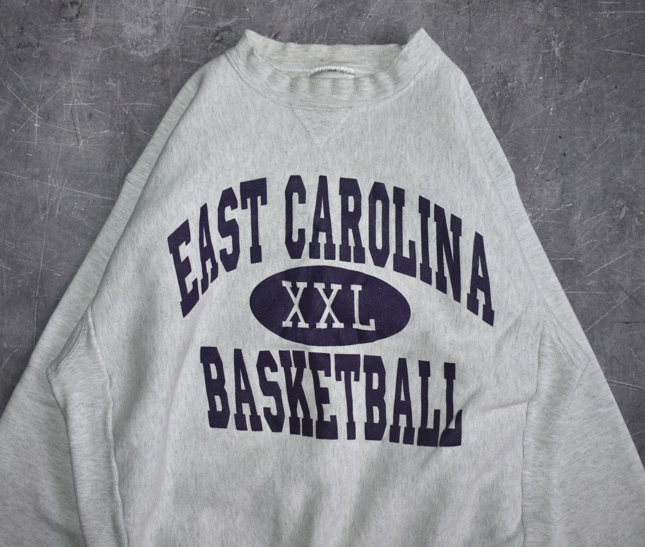 Vintage Vintage 90s East Carolina Basketball Sweatshirt (L) Size US L / EU 52-54 / 3 - 2 Thumbnail