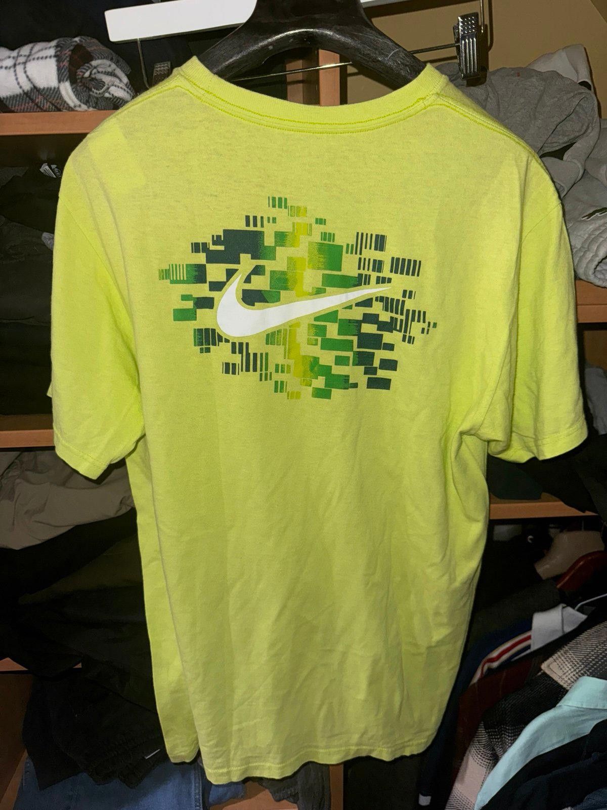 Nike Nike DriFit Back Hit Lime Green T-Shirt Rare Sz L Mens Size US L / EU 52-54 / 3 - 3 Thumbnail