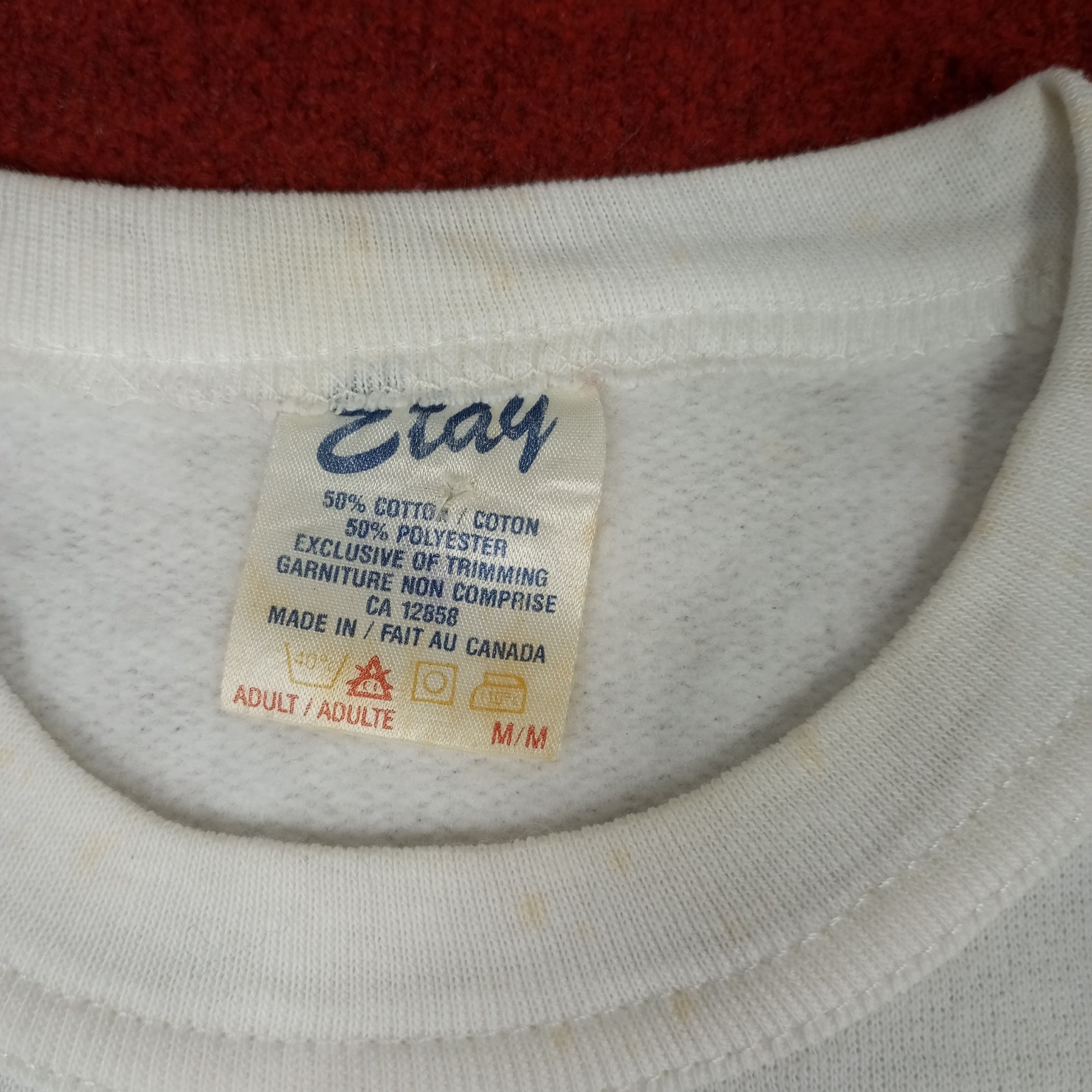 Vintage Montreal Canada Center Flag Design Vintage Sweatshirt Size US S / EU 44-46 / 1 - 8 Thumbnail