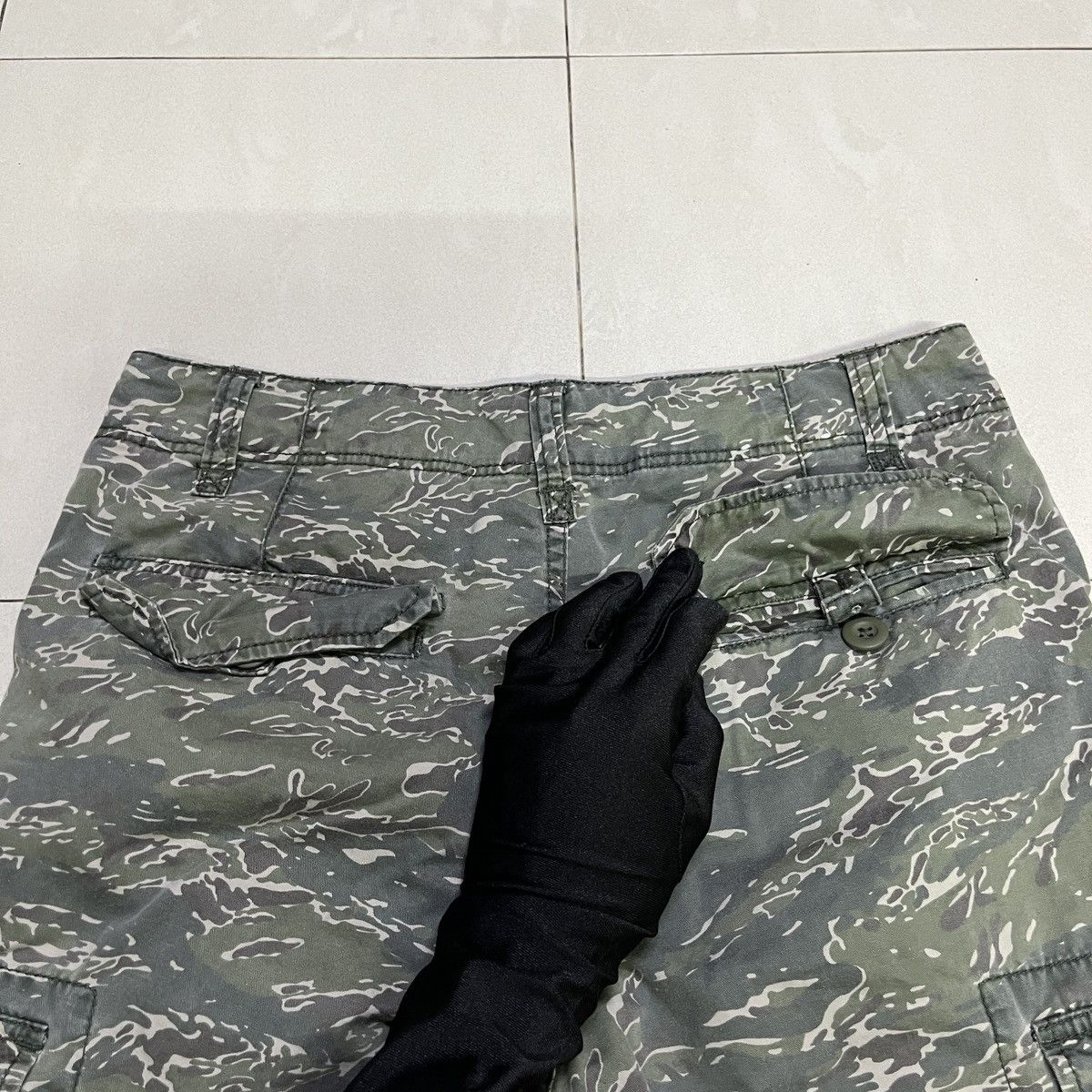 Uniqlo Uniqlo Tiger Stripes Cargo Pants Size US 29 - 10 Thumbnail