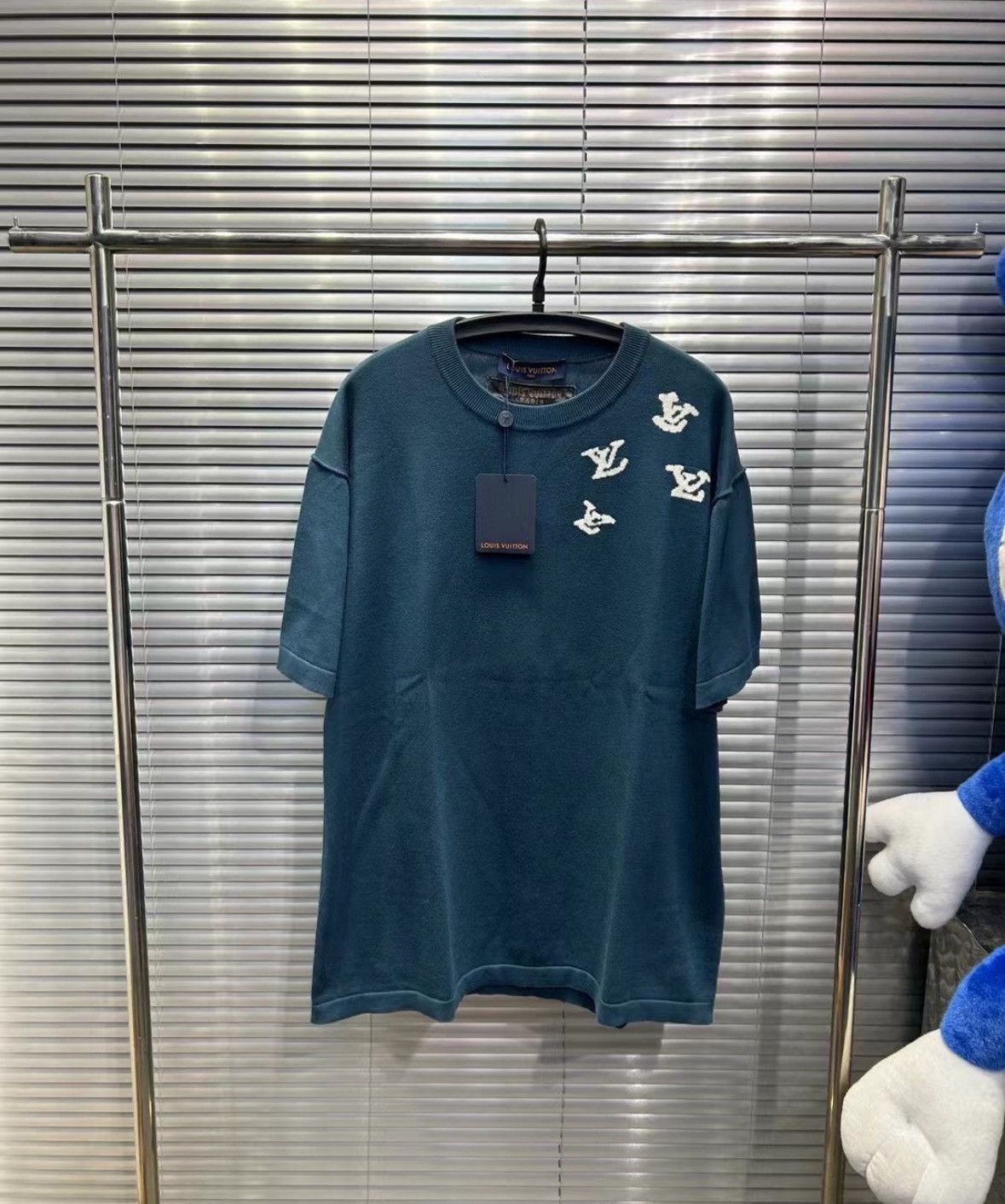 Louis Vuitton Louis Vuitton Pied Piper logo short sleeves 2502-Nextarrow Size US XL / EU 56 / 4 - 1 Thumbnail