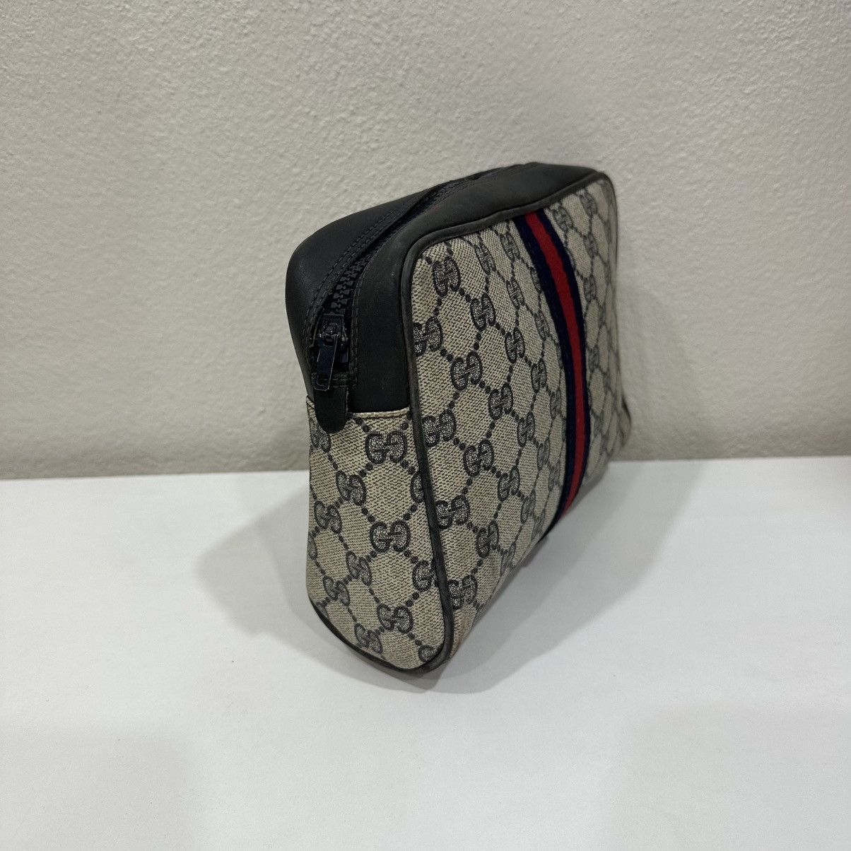 Gucci ‼️YES‼️ VINTAGE GUCCI GG MONOGRAM MAKE UP POUCH CLUTCH BAG Size ONE SIZE - 4 Thumbnail