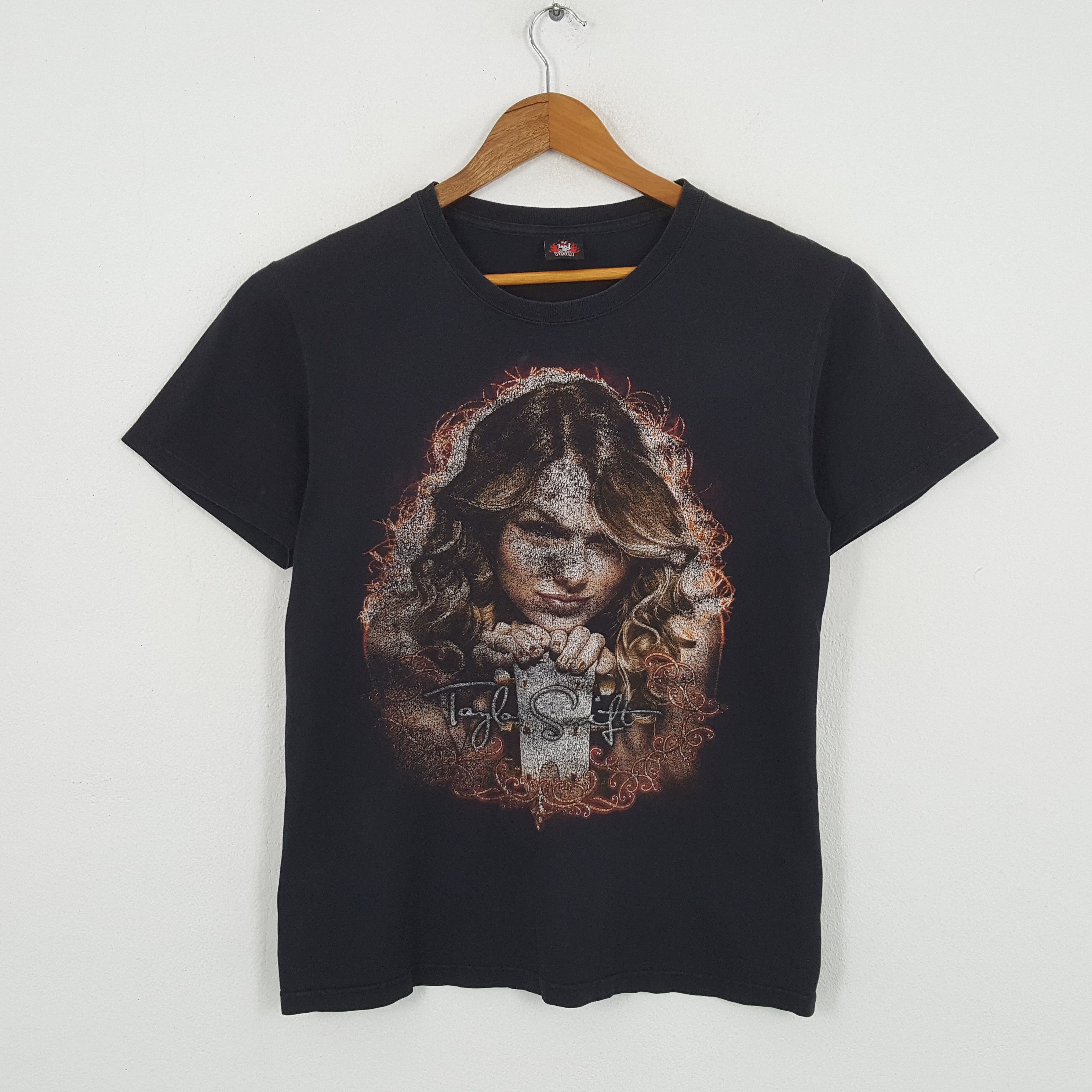 Band Tees × Vintage Vintage TAYLOR SWIFT American Singers Distressed T-Shirt Size US M / EU 48-50 / 2 - 1 Thumbnail