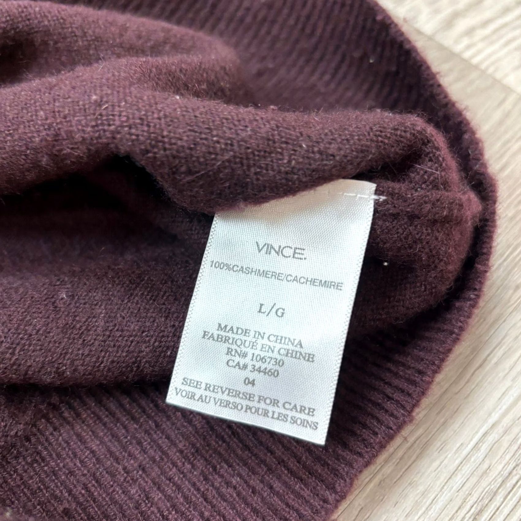 Vince Vince. 100% Cashmere V Neck Sweater Large Preppy Minimalist Men's Size US L / EU 52-54 / 3 - 7 Thumbnail